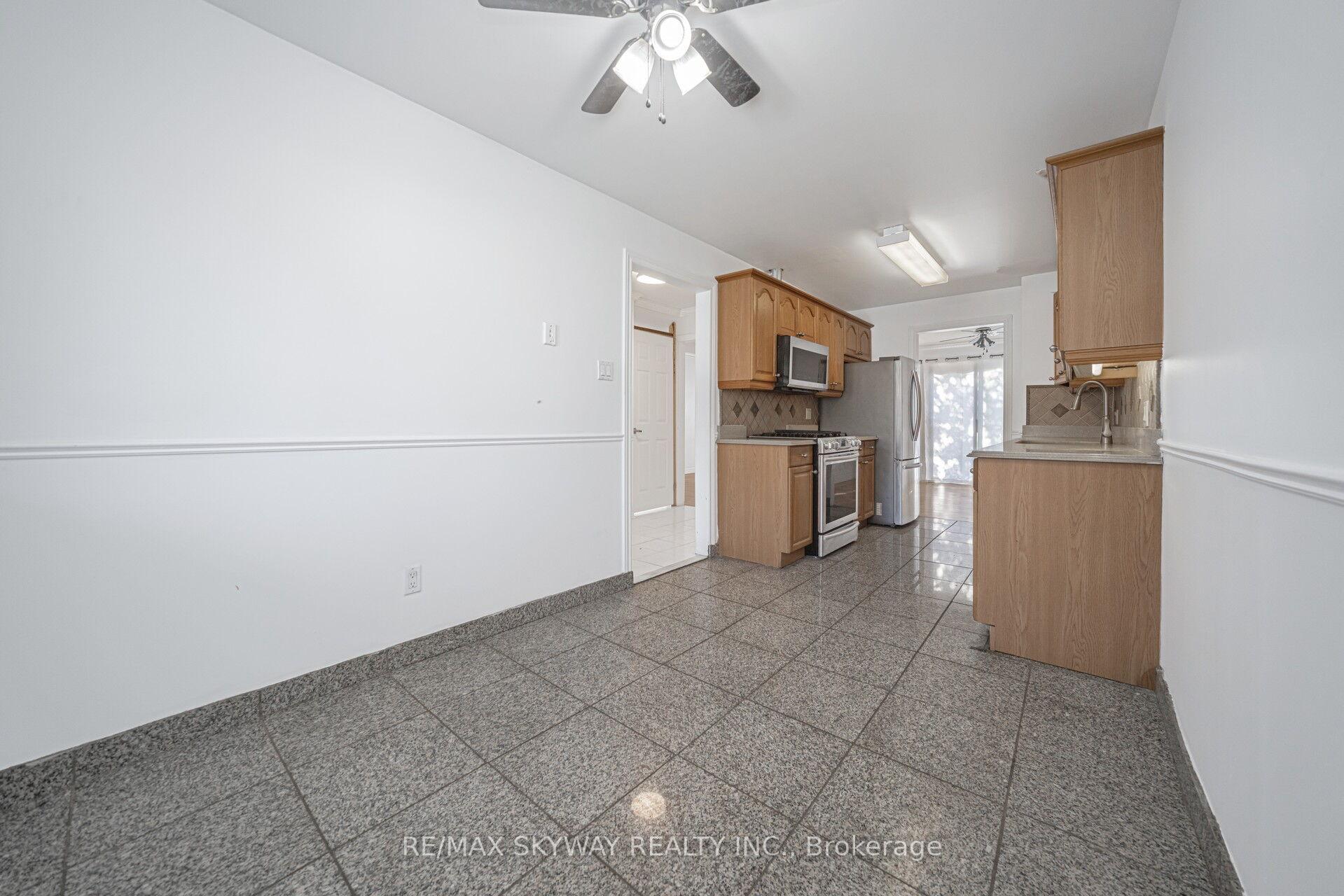 Photo 16 of 46 Royal Palm Drive, Brampton, Heart Lake East — HOMEH
