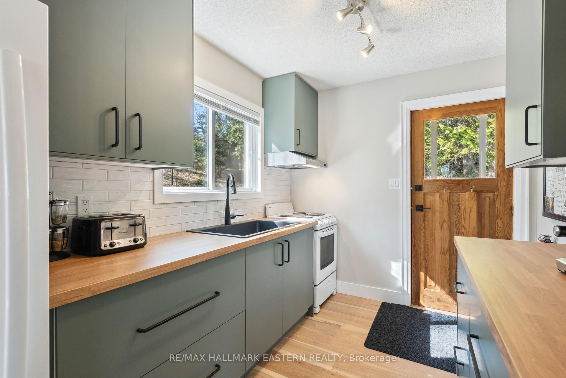 Photo 18 of 1025 Dickies Lane, Highlands East, Glamorgan — HOMEH