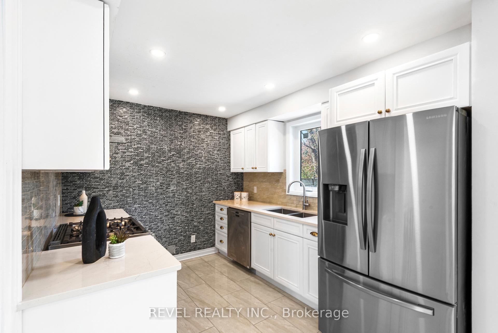 Photo 4 of 12 Glenayr Gate, Whitby, Blue Grass Meadows — HOMEH
