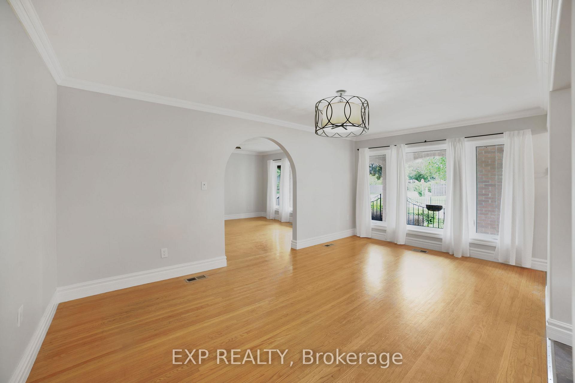 Photo 2 of 250 West 31st Street, Hamilton, Westcliffe — HOMEH