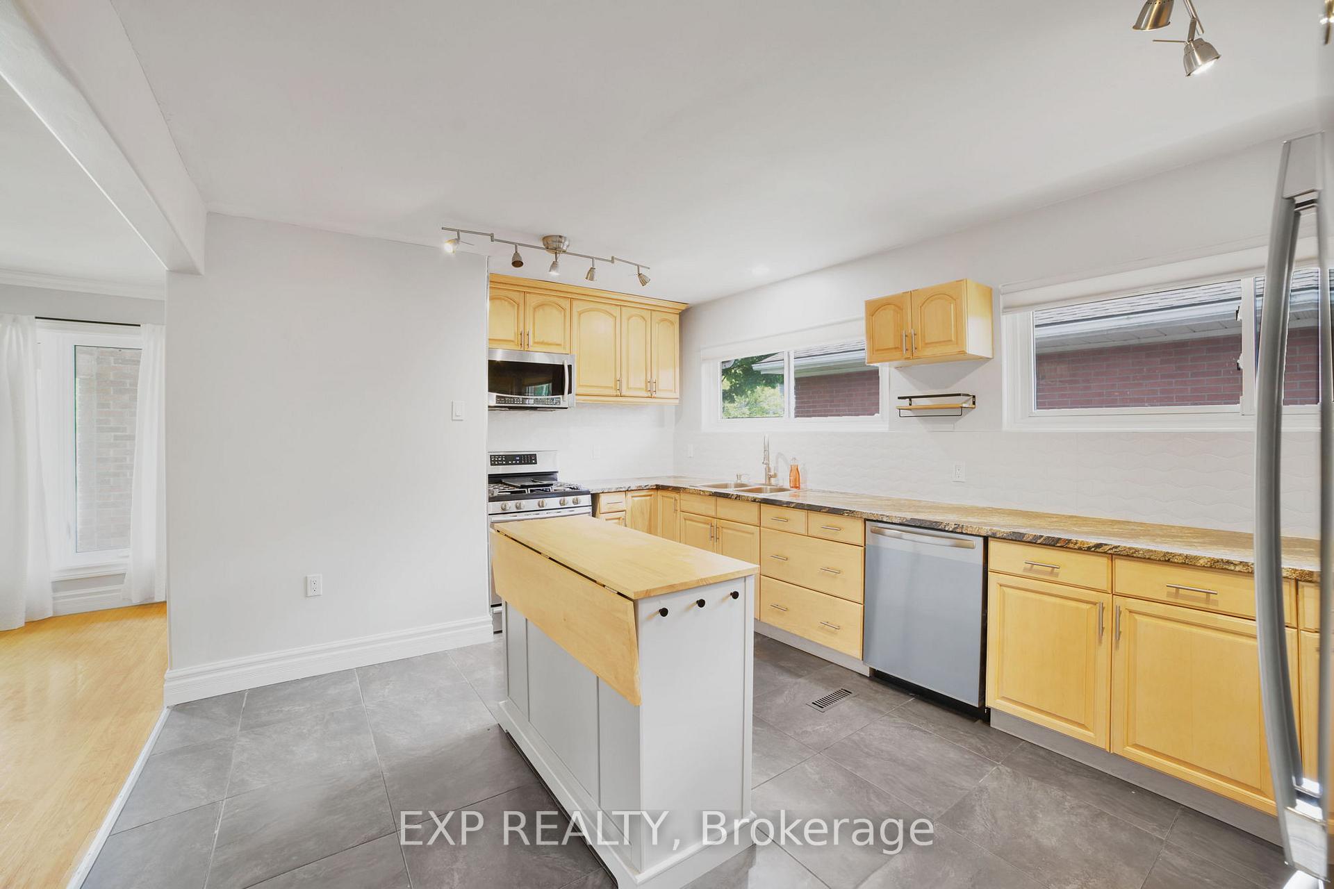 Photo 7 of 250 West 31st Street, Hamilton, Westcliffe — HOMEH