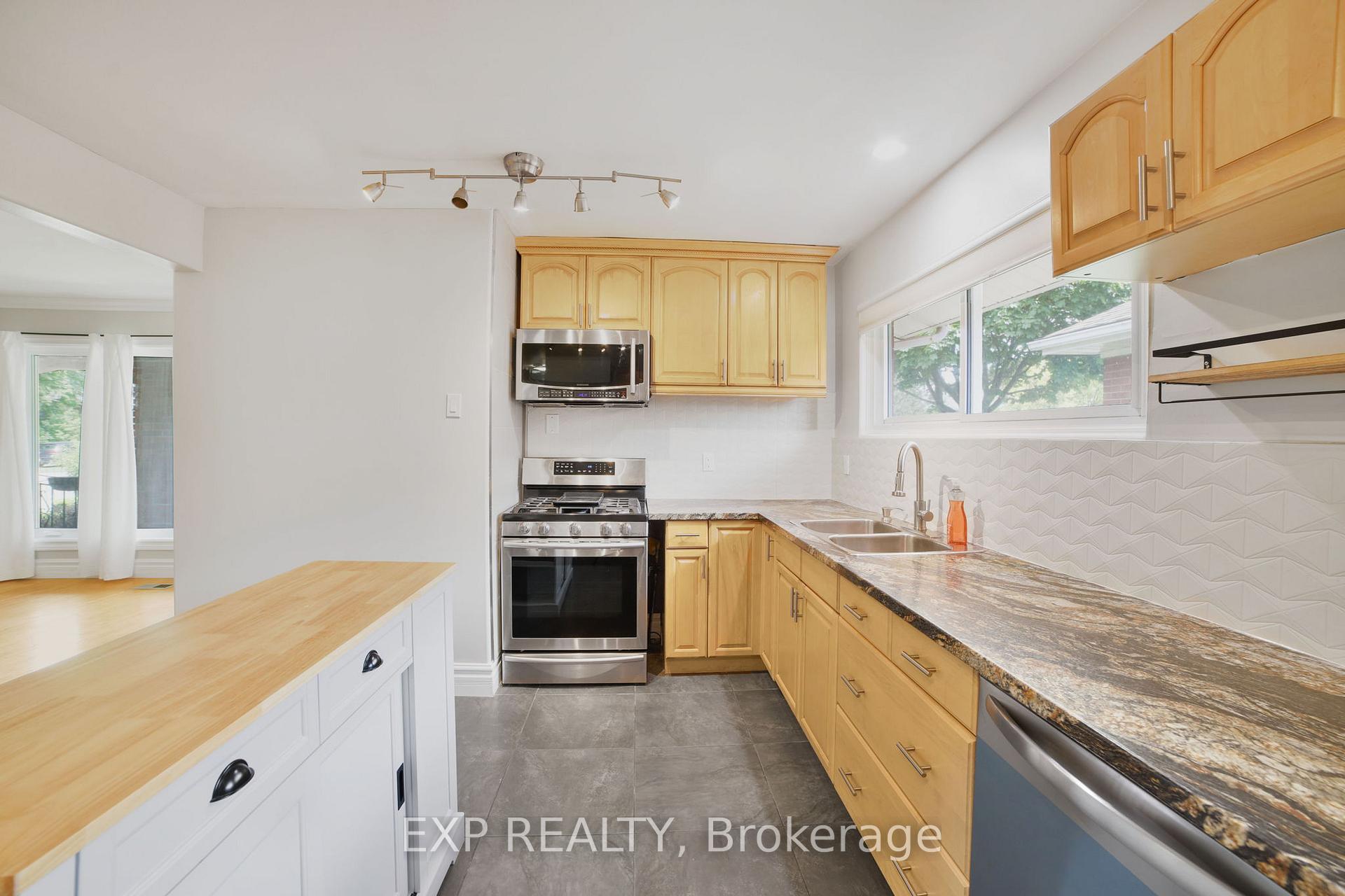 Photo 30 of 250 West 31st Street, Hamilton, Westcliffe — HOMEH