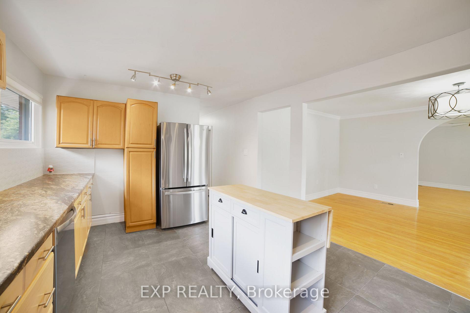 Photo 11 of 250 West 31st Street, Hamilton, Westcliffe — HOMEH