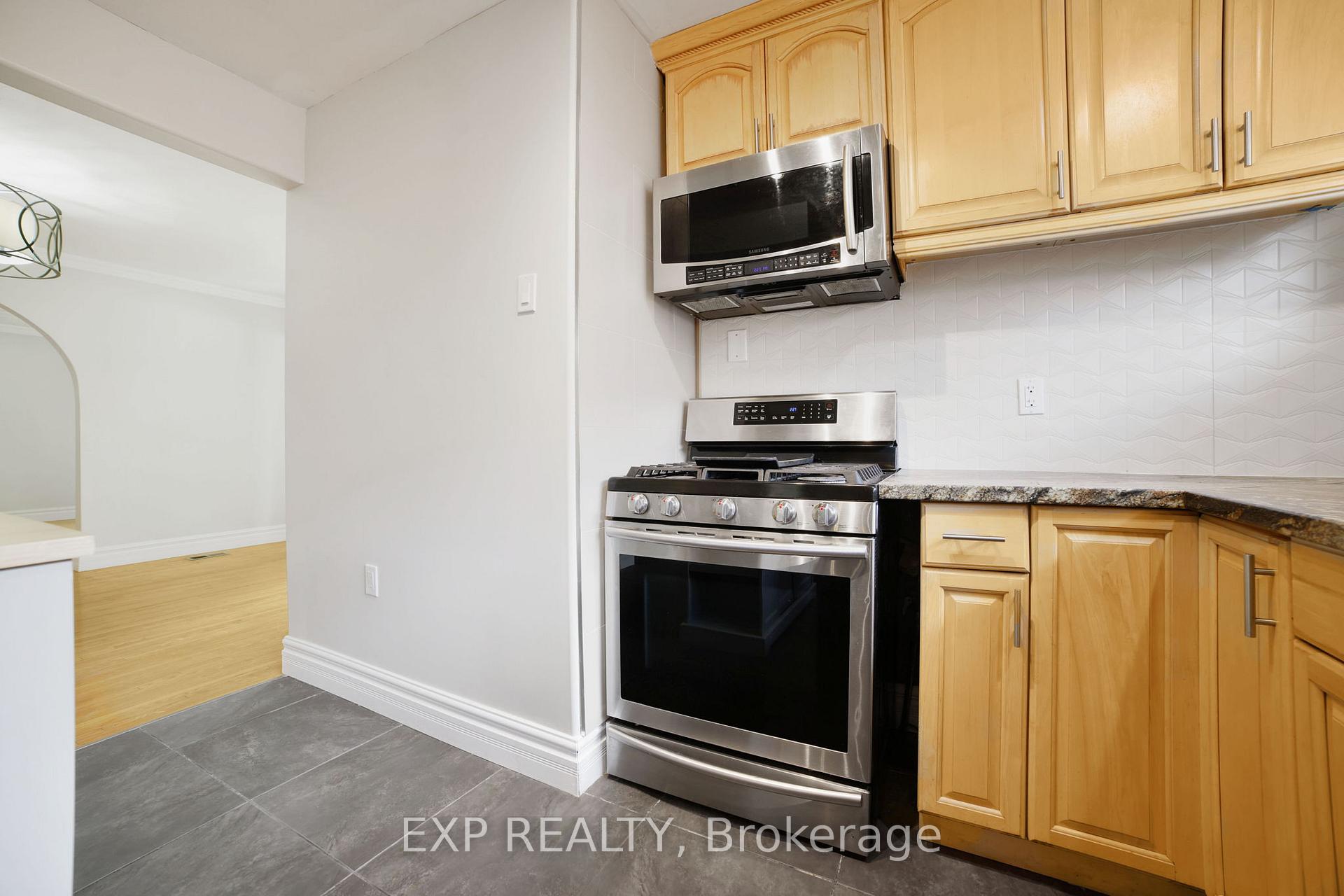 Photo 13 of 250 West 31st Street, Hamilton, Westcliffe — HOMEH
