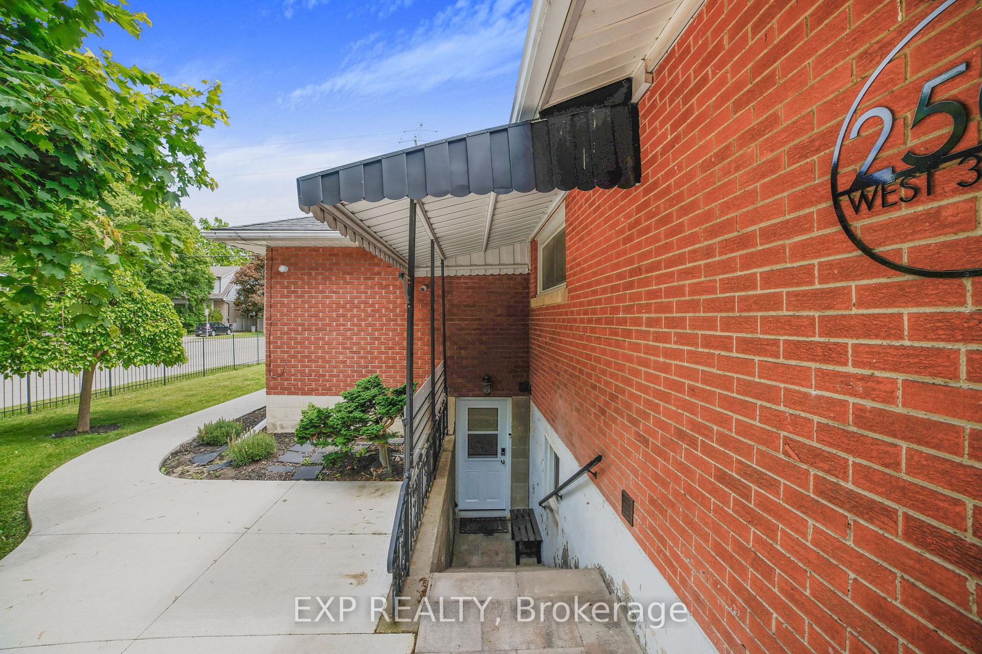 Photo 25 of 250 West 31st Street, Hamilton, Westcliffe — HOMEH