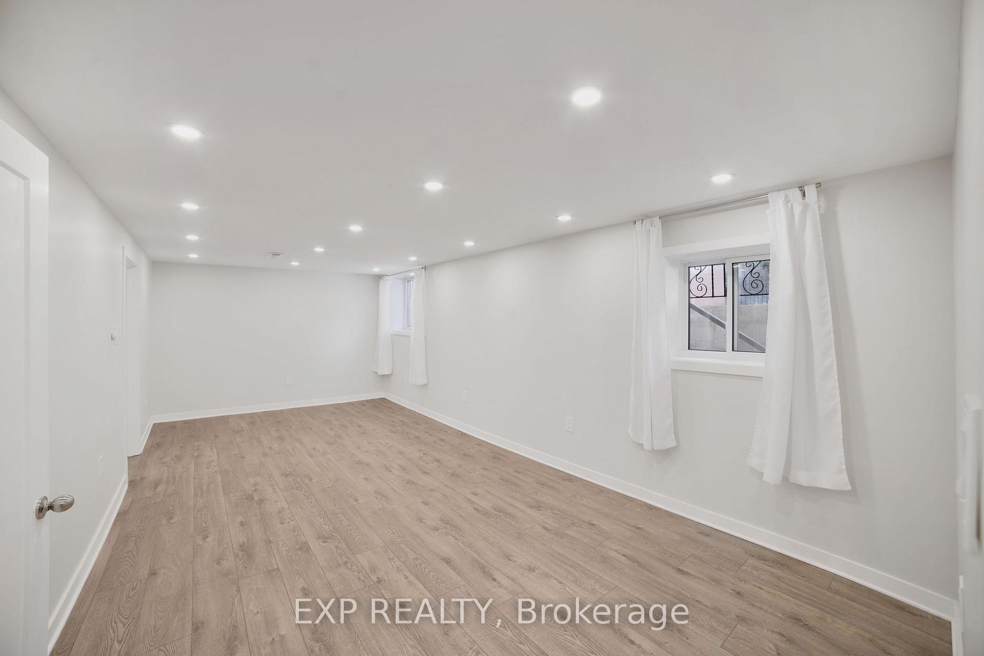 Photo 26 of 250 West 31st Street, Hamilton, Westcliffe — HOMEH