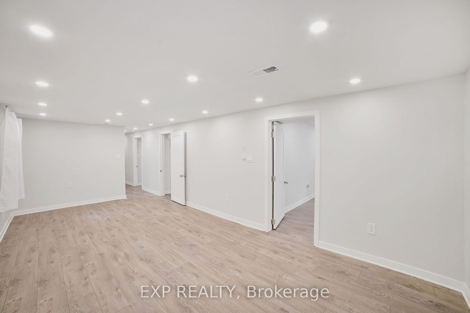 Photo 18 of 250 West 31st Street, Hamilton, Westcliffe — HOMEH