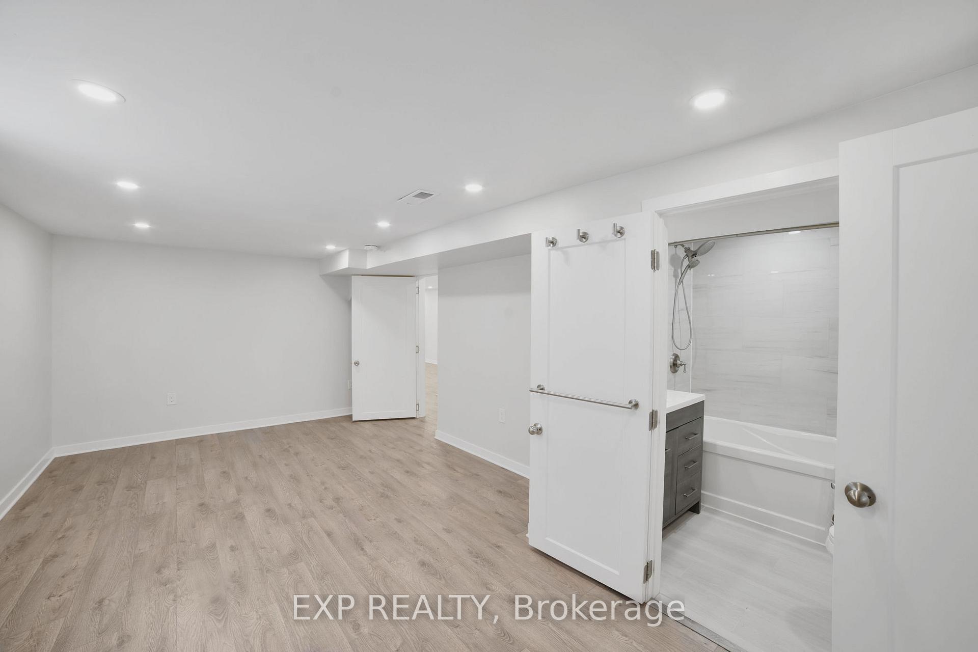 Photo 20 of 250 West 31st Street, Hamilton, Westcliffe — HOMEH