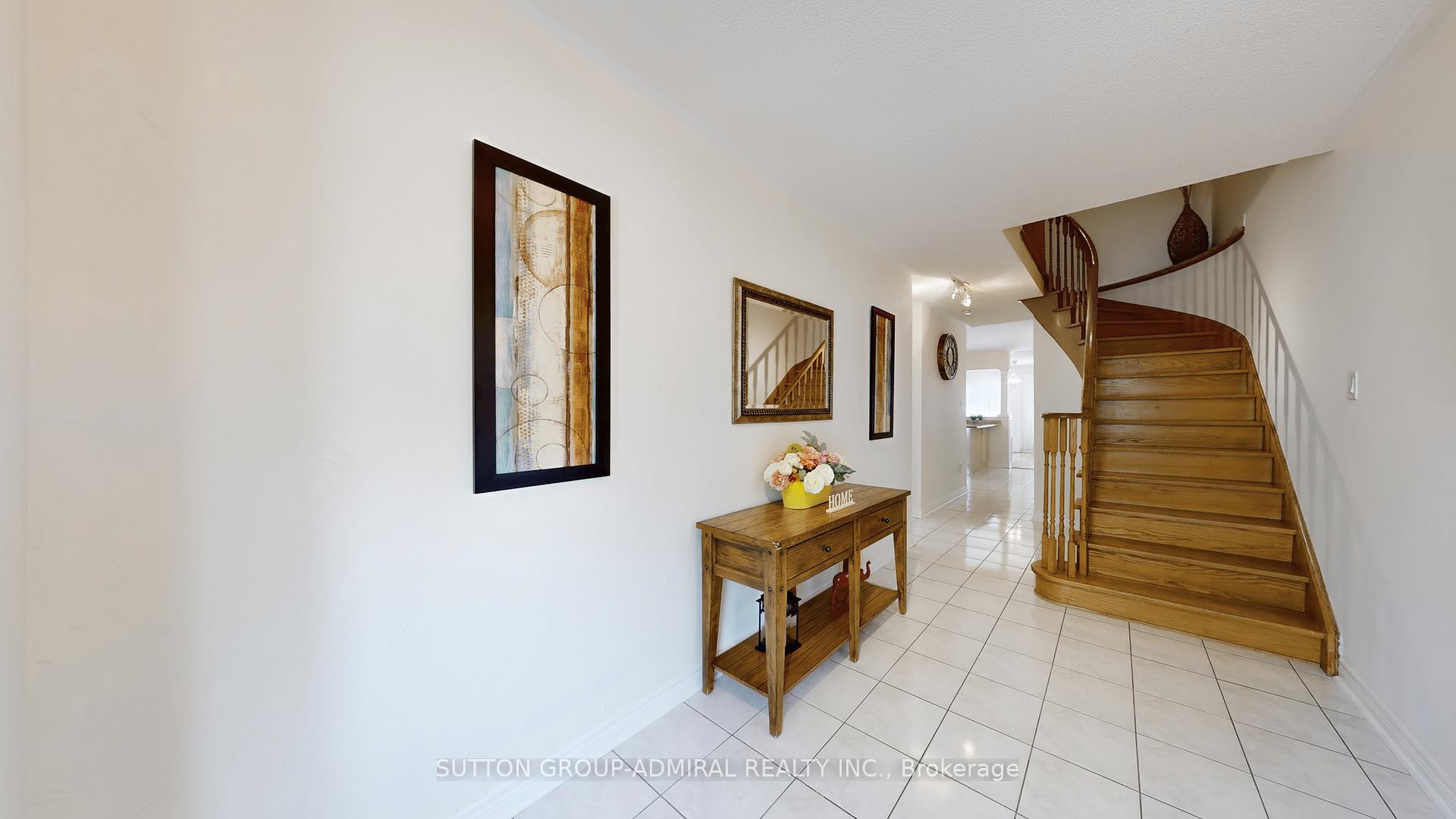 Photo 4 of 7 Rockview Gardens, Vaughan, Concord — HOMEH