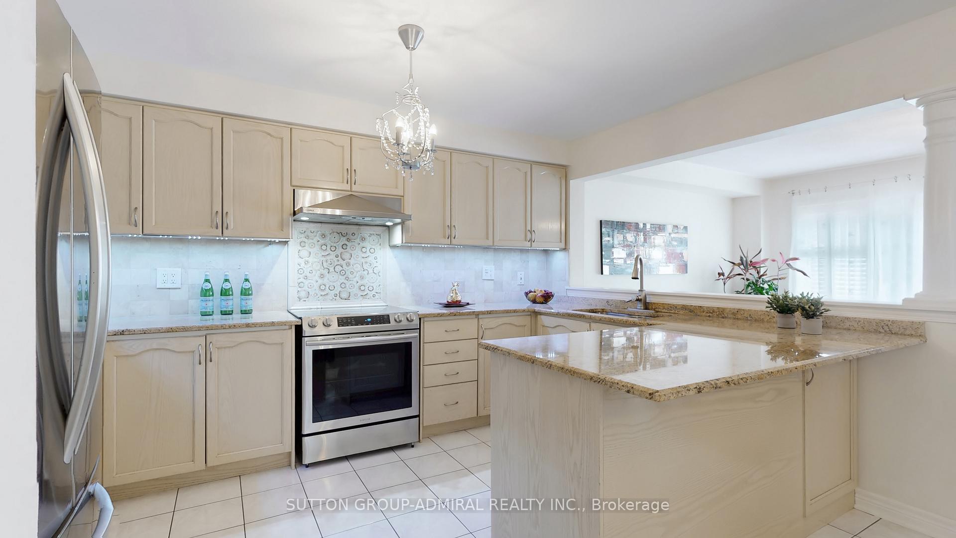 Photo 6 of 7 Rockview Gardens, Vaughan, Concord — HOMEH