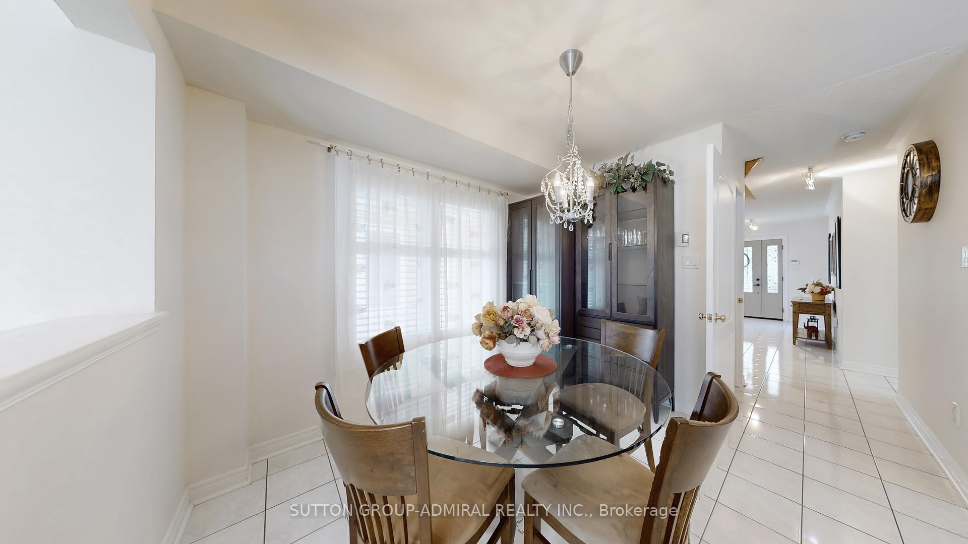 Photo 17 of 7 Rockview Gardens, Vaughan, Concord — HOMEH