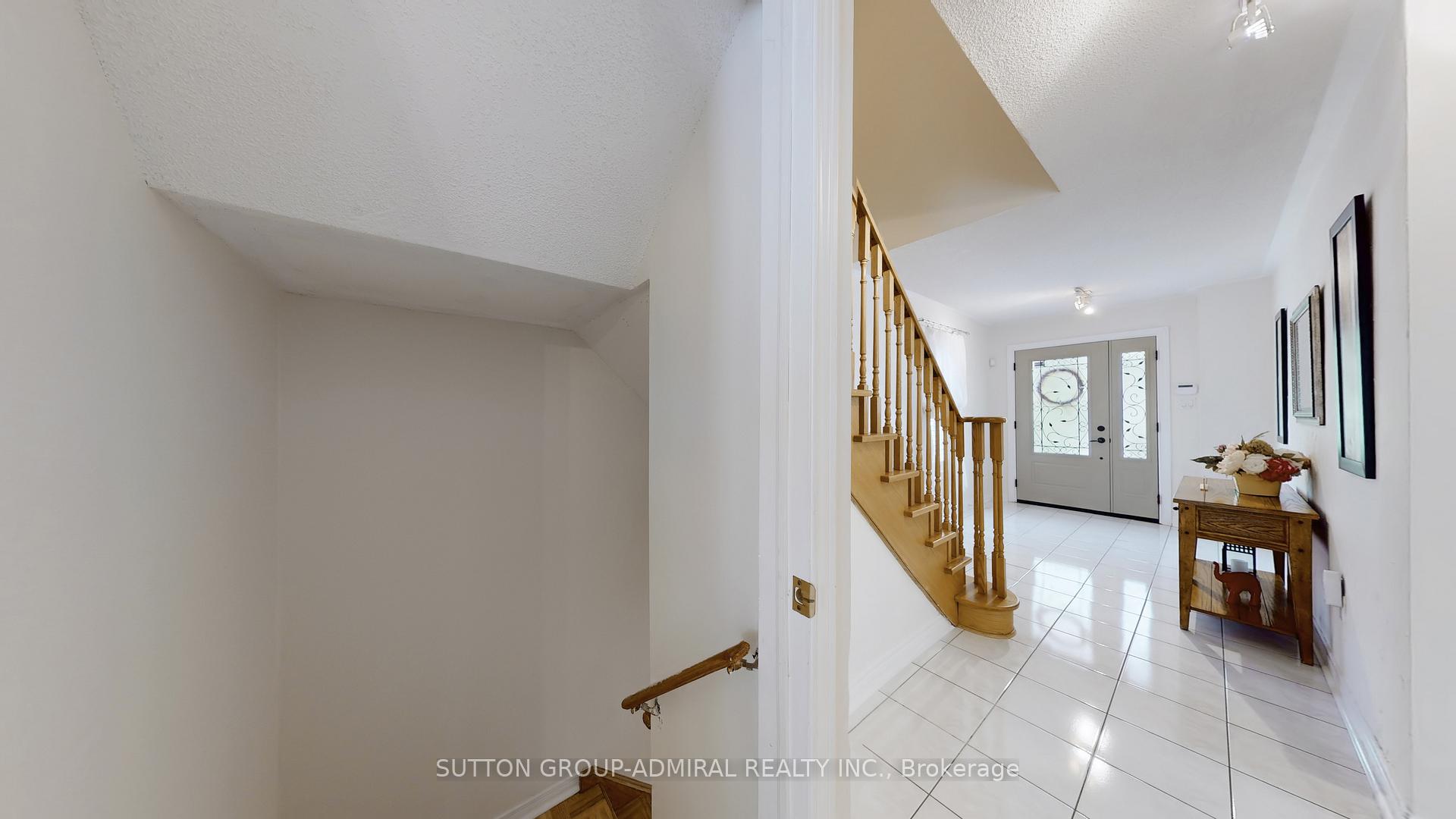 Photo 34 of 7 Rockview Gardens, Vaughan, Concord — HOMEH