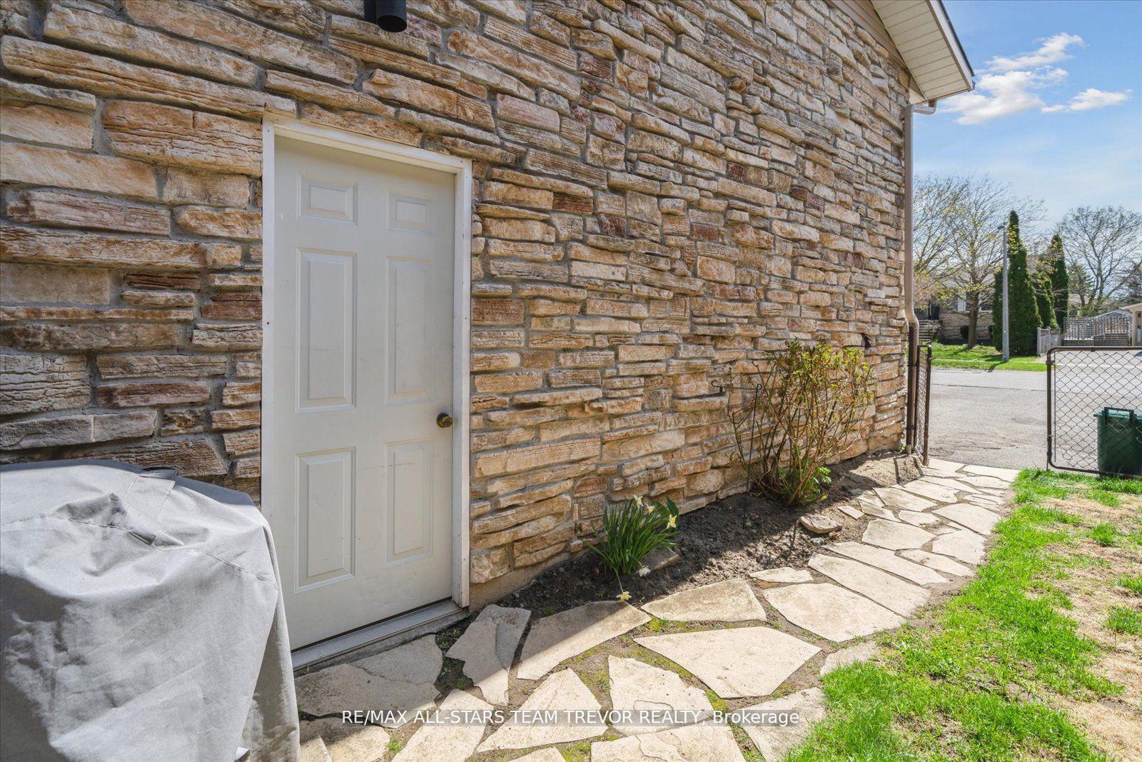 Photo 38 of 39 Campion Court, Georgina, Keswick South — HOMEH