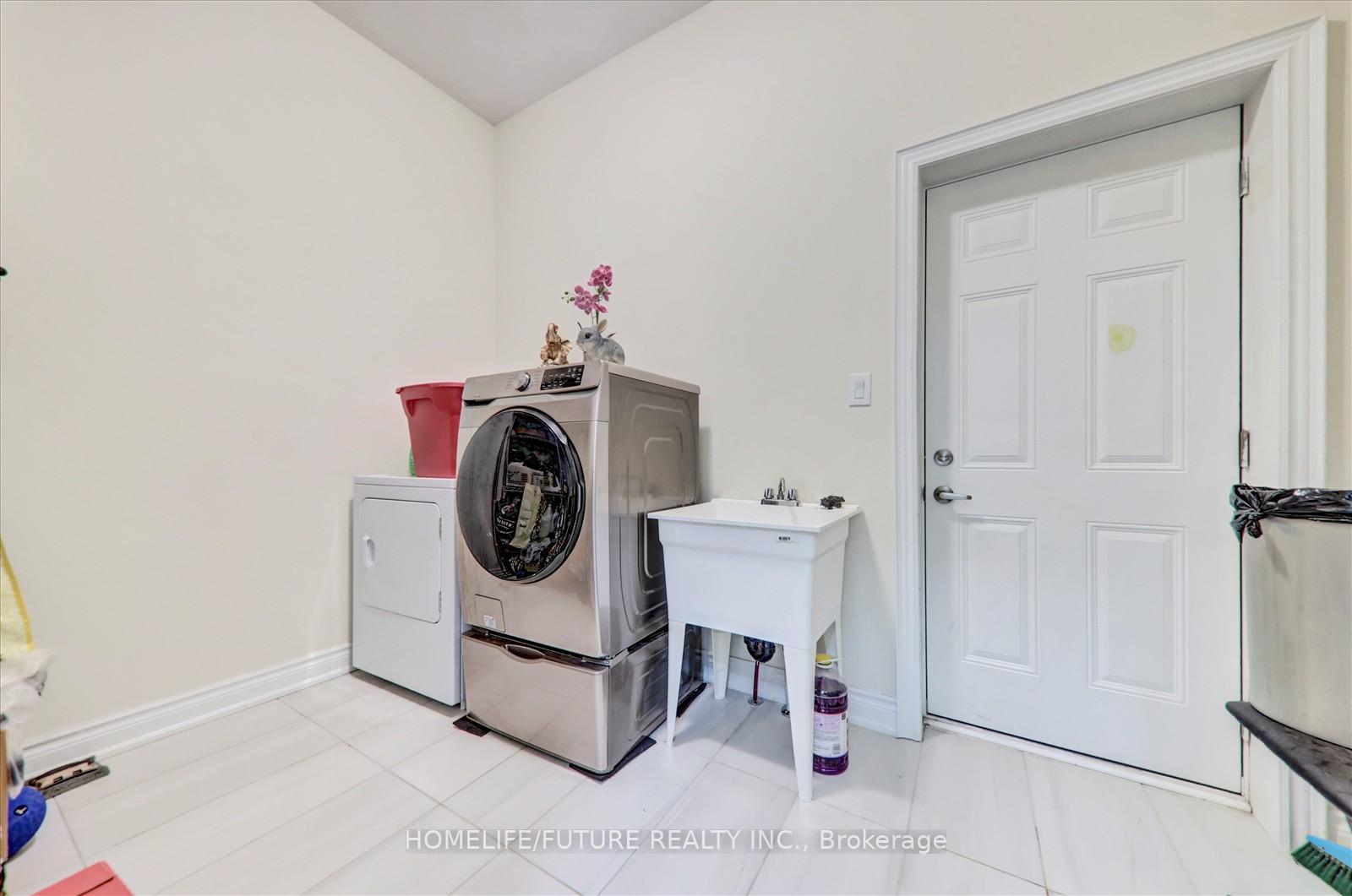 Photo 15 of 12 Ryler Way, Markham, Cedarwood — HOMEH