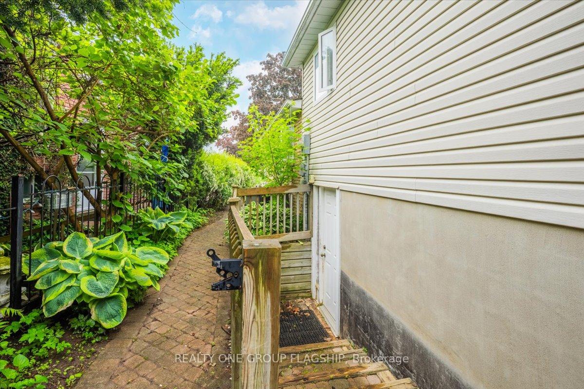 Photo 4 of 52 Highcroft Road, Barrie, Allandale Heights — HOMEH