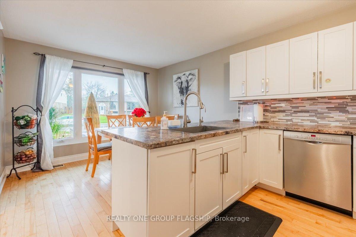 Photo 12 of 52 Highcroft Road, Barrie, Allandale Heights — HOMEH