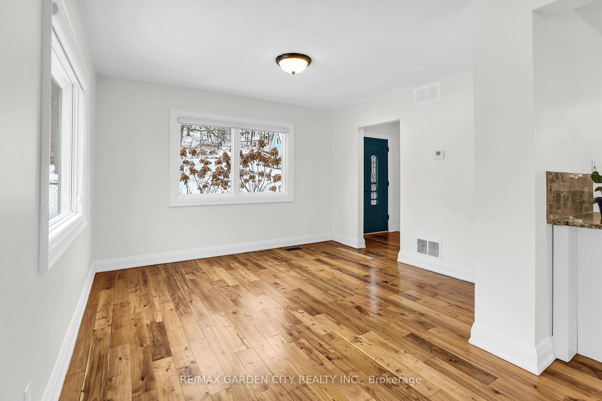 Photo 9 of 115 Gibson Street, Grimsby, Grimsby West — HOMEH