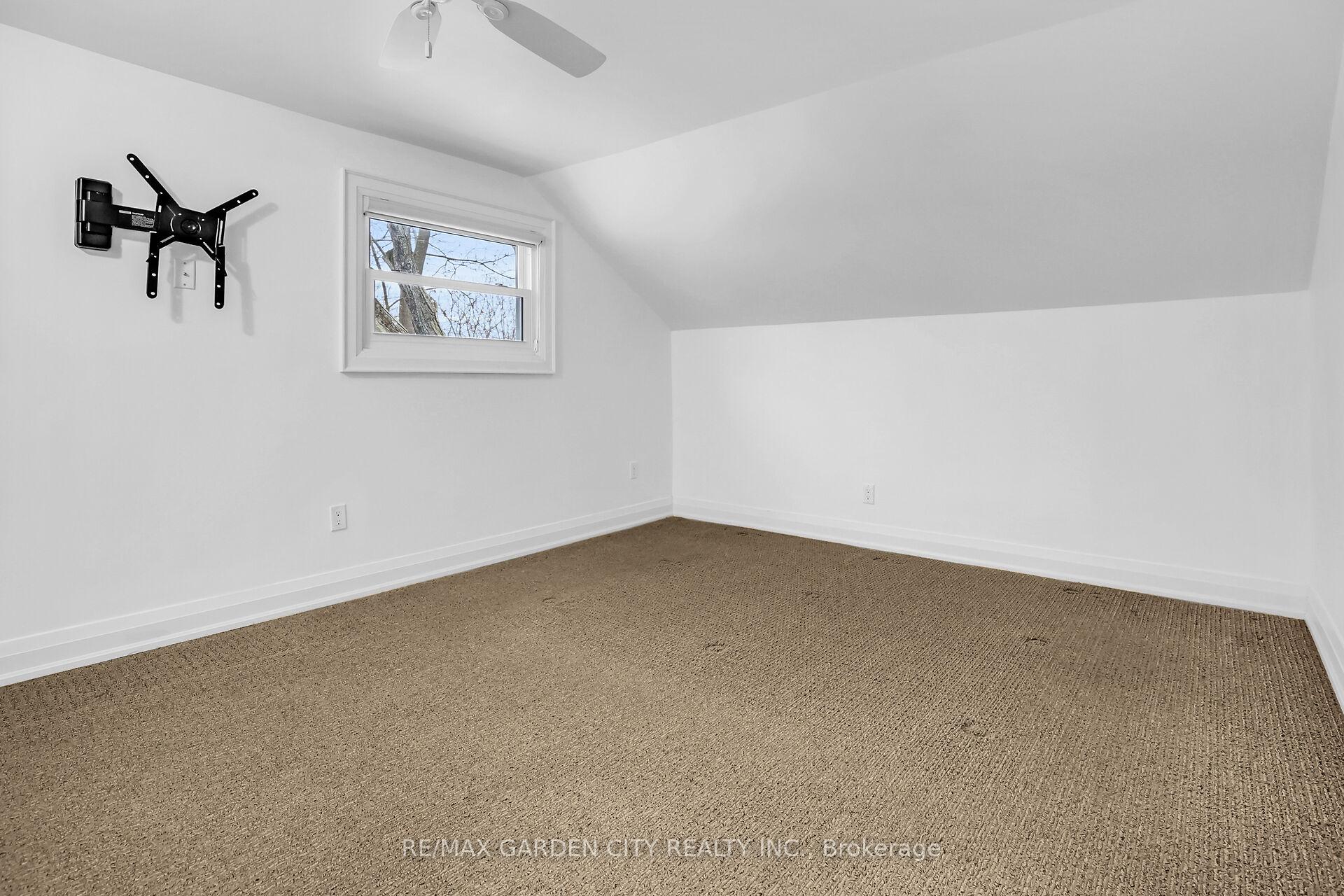 Photo 25 of 115 Gibson Street, Grimsby, Grimsby West — HOMEH