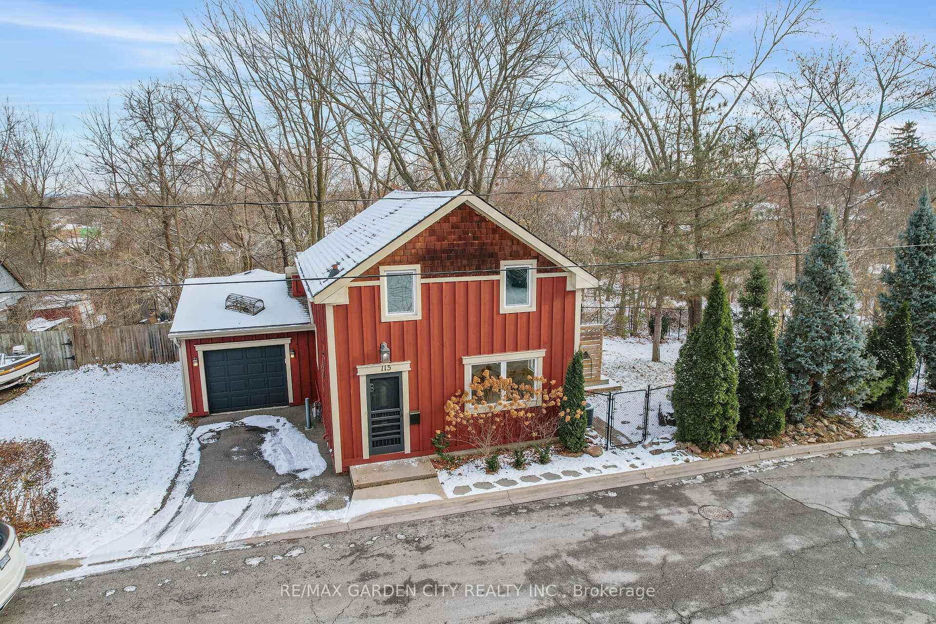 Photo 39 of 115 Gibson Street, Grimsby, Grimsby West — HOMEH