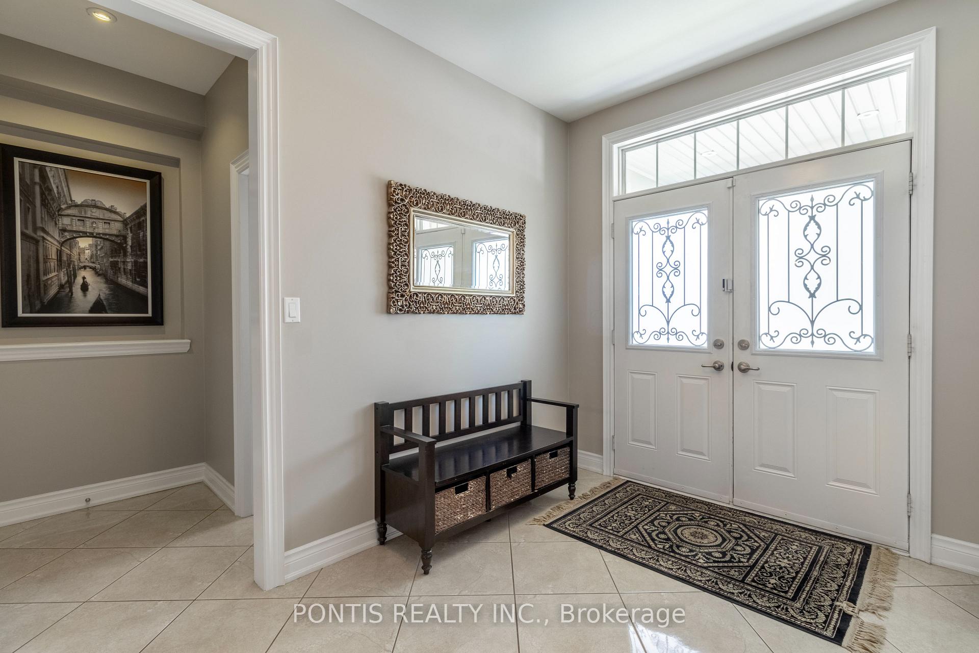 Photo 3 of 22 Lockport Crescent, Brampton, Bram East — HOMEH