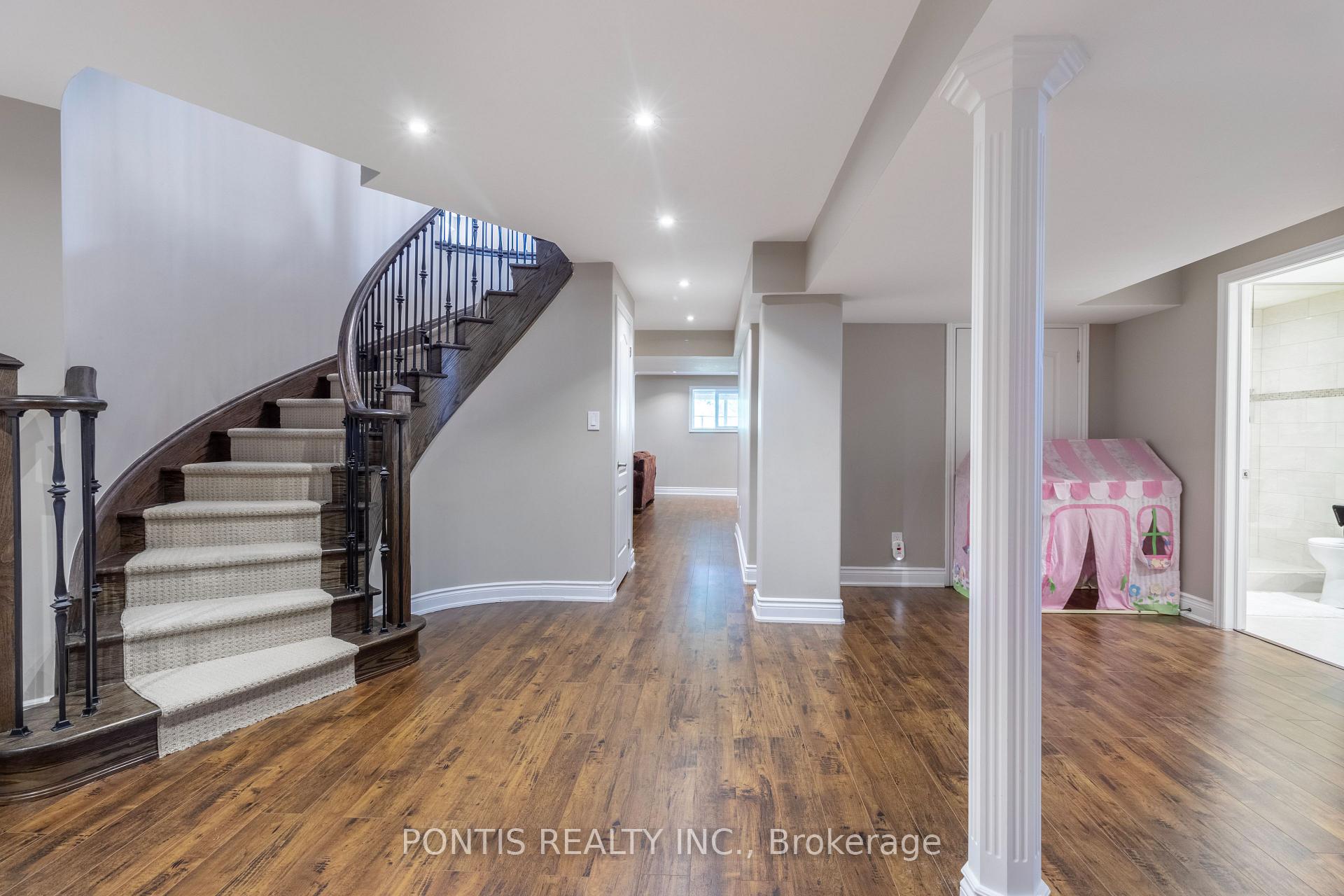 Photo 2 of 22 Lockport Crescent, Brampton, Bram East — HOMEH