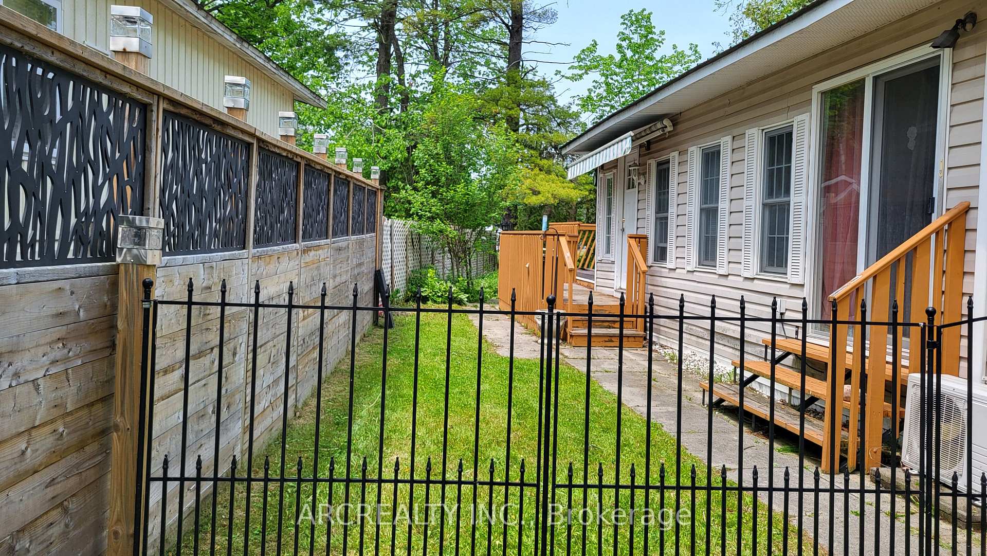 Photo 4 of 7 Bluebird Lane, Georgina, Pefferlaw — HOMEH