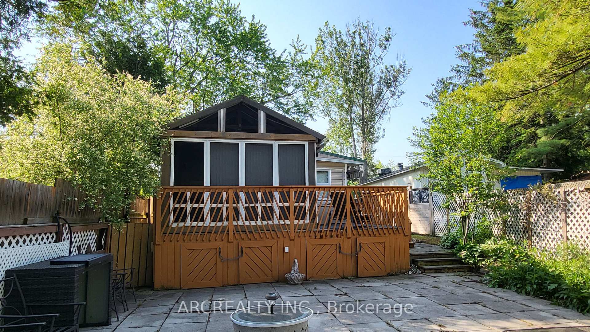 Photo 9 of 7 Bluebird Lane, Georgina, Pefferlaw — HOMEH