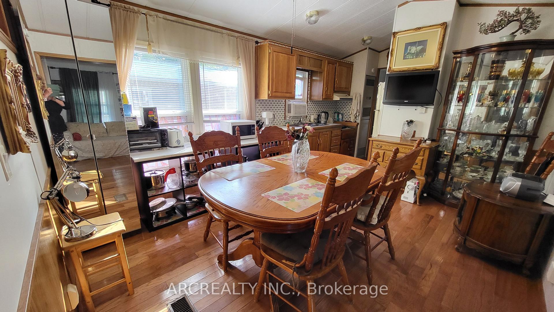 Photo 13 of 7 Bluebird Lane, Georgina, Pefferlaw — HOMEH