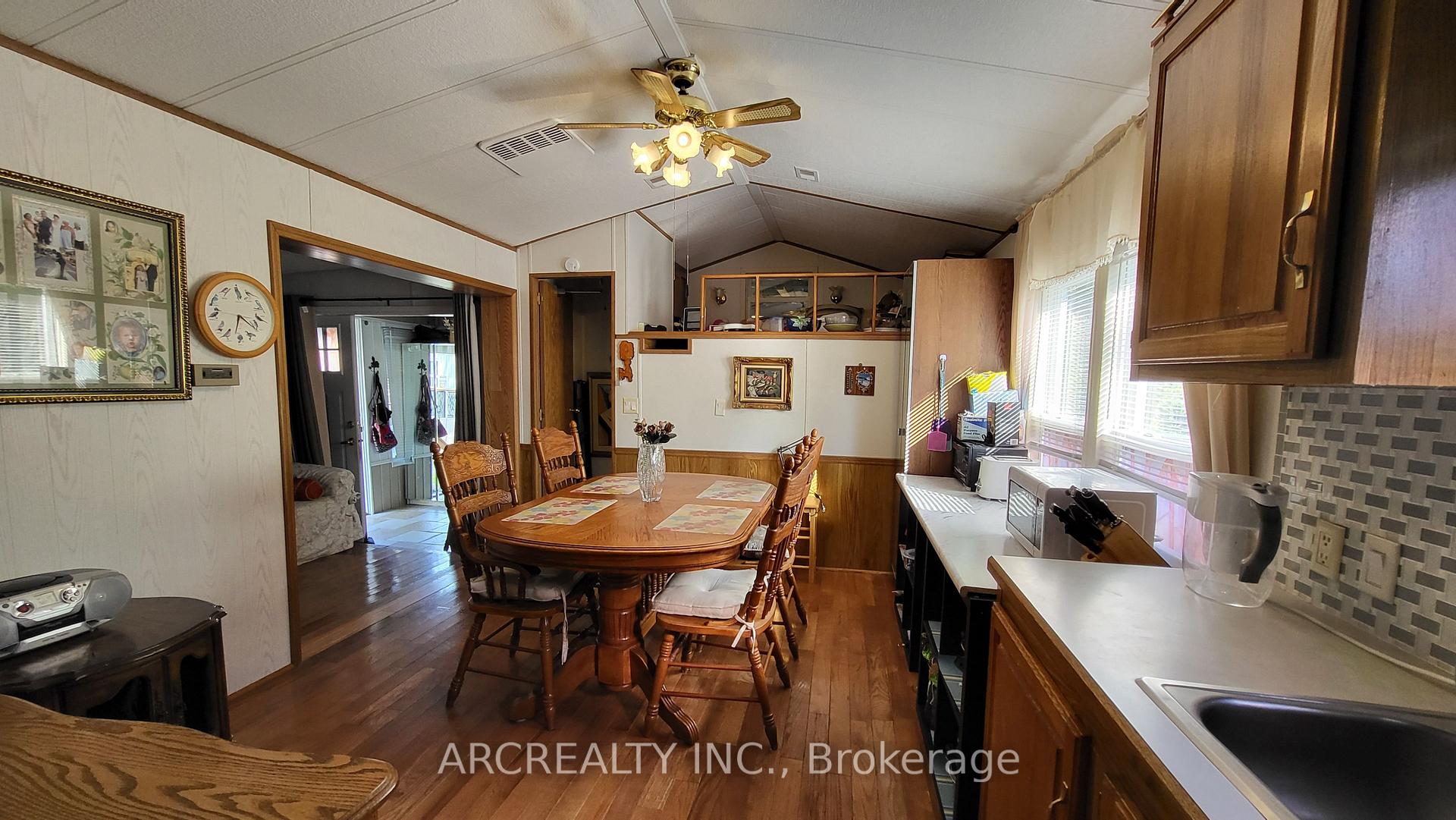 Photo 12 of 7 Bluebird Lane, Georgina, Pefferlaw — HOMEH