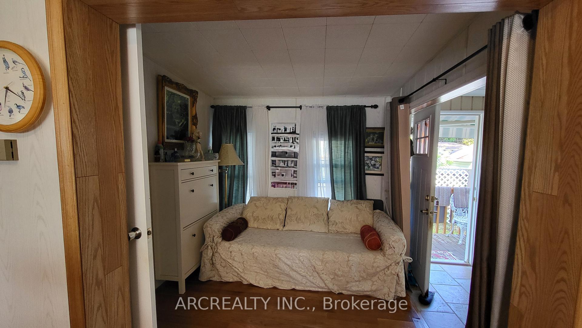 Photo 11 of 7 Bluebird Lane, Georgina, Pefferlaw — HOMEH