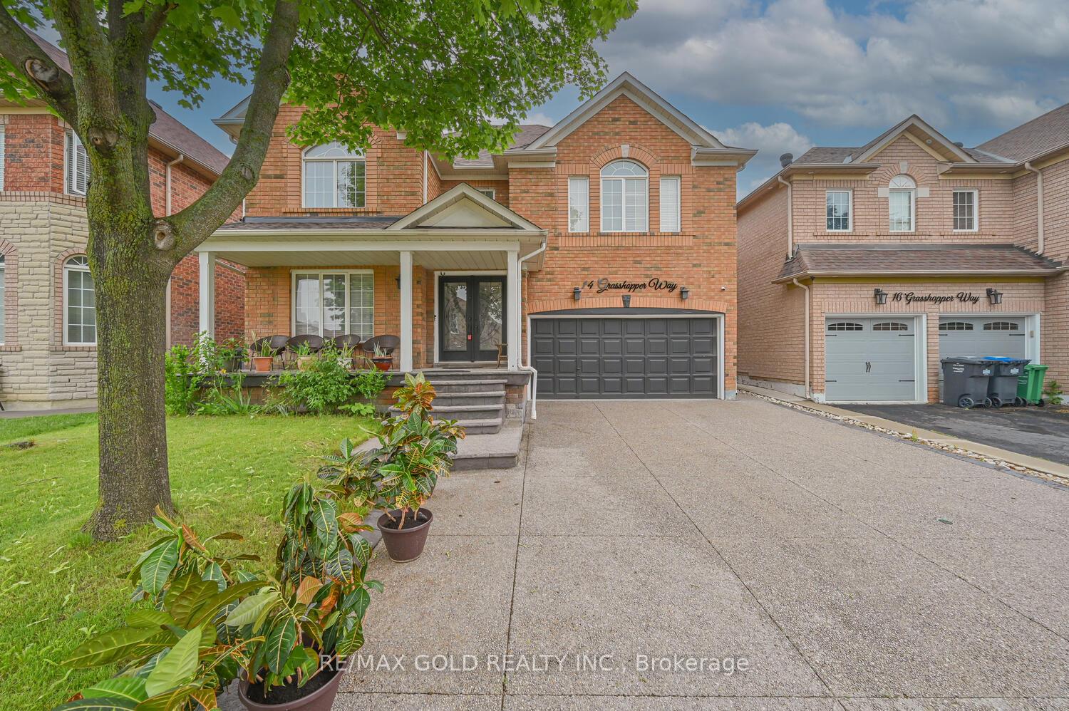 Front of 14 Grasshopper Way