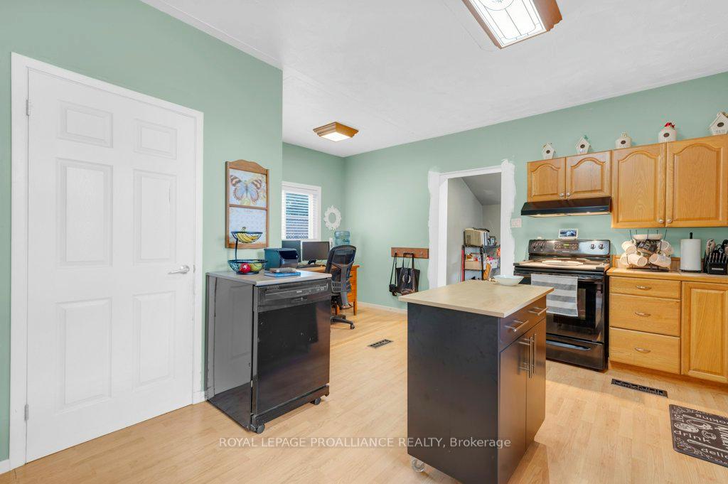 Photo 17 of 400 Bleecker Avenue, Belleville, Belleville Ward — HOMEH