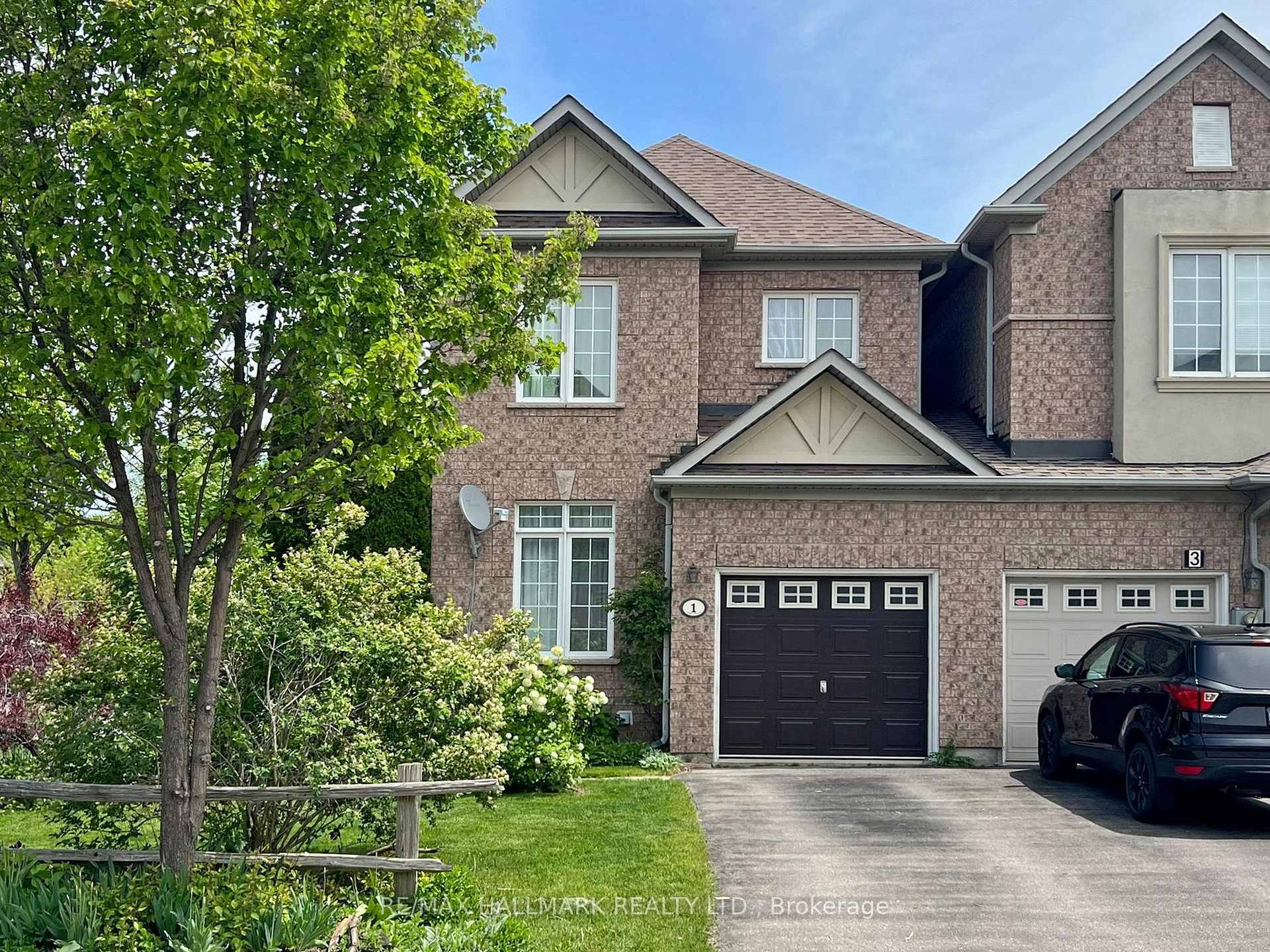 Front of 1 Lander Crescent