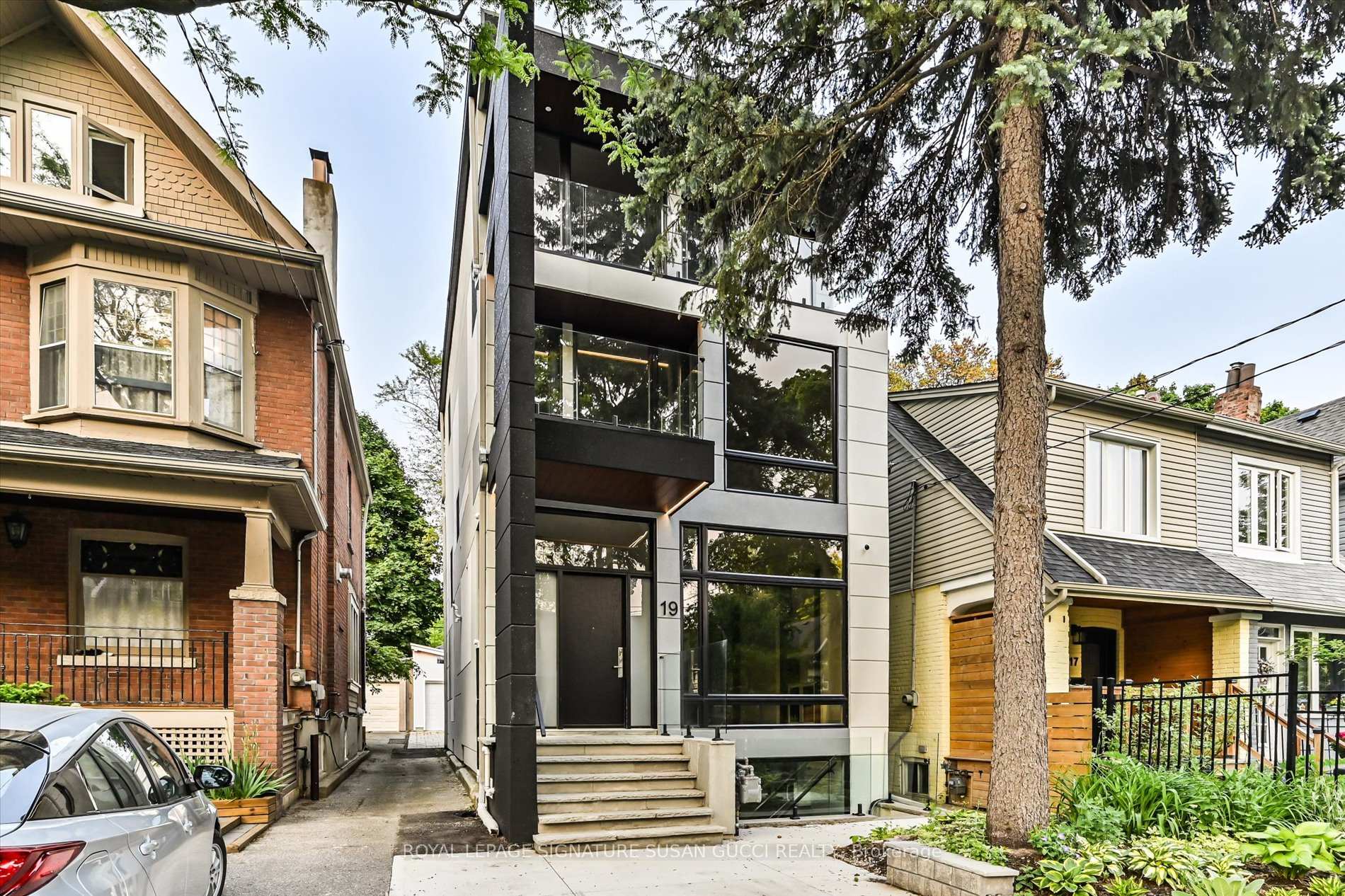 Photo 15 of 19 Devon Road, Toronto, East End-Danforth — HOMEH
