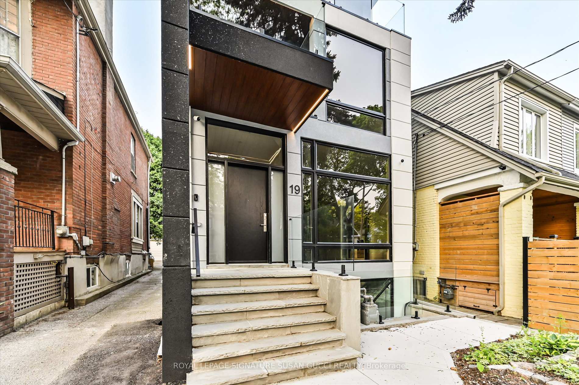 Photo 10 of 19 Devon Road, Toronto, East End-Danforth — HOMEH