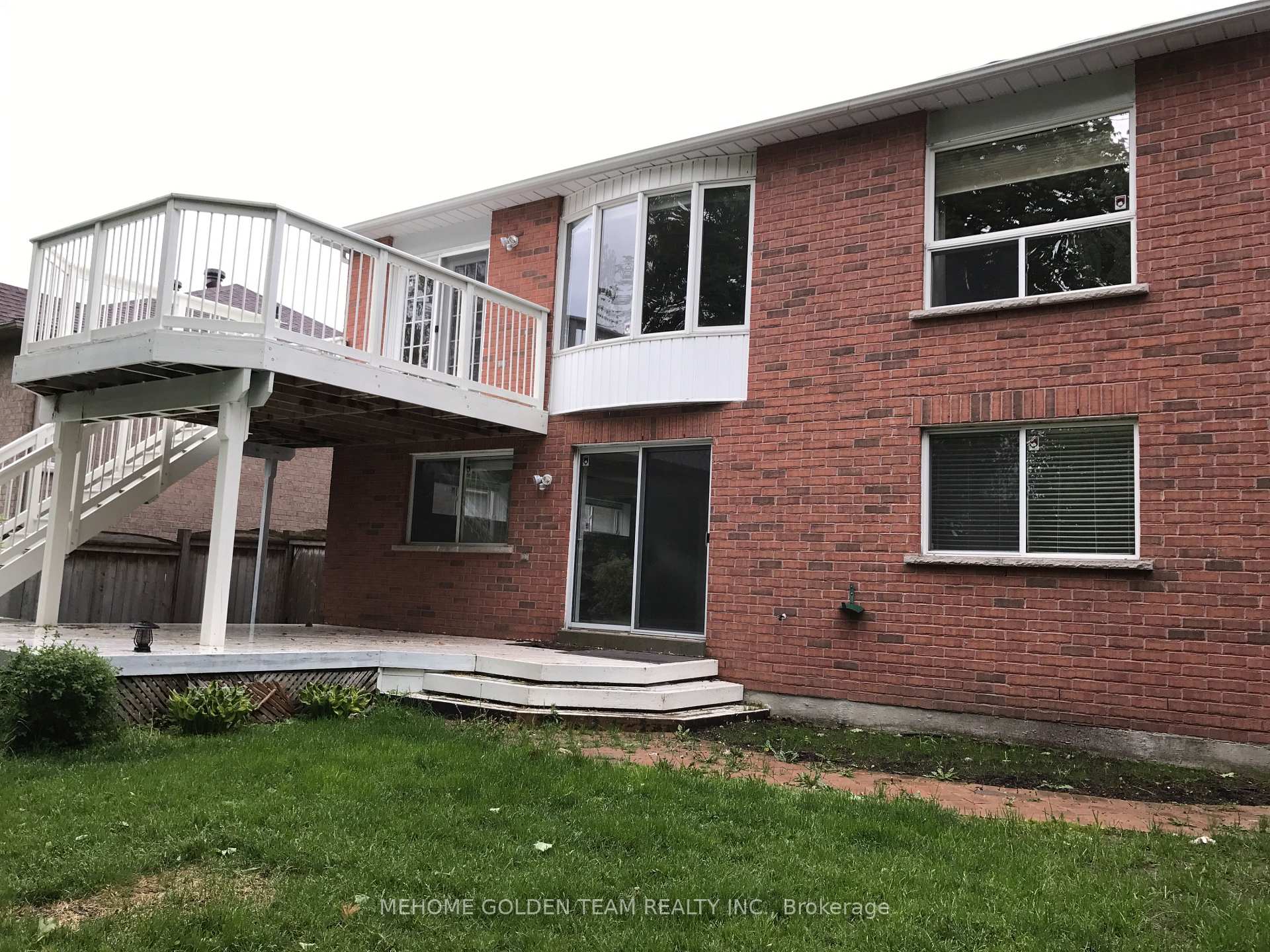 Photo 3 of 28 Bloxham Place, Barrie, Bayshore — HOMEH