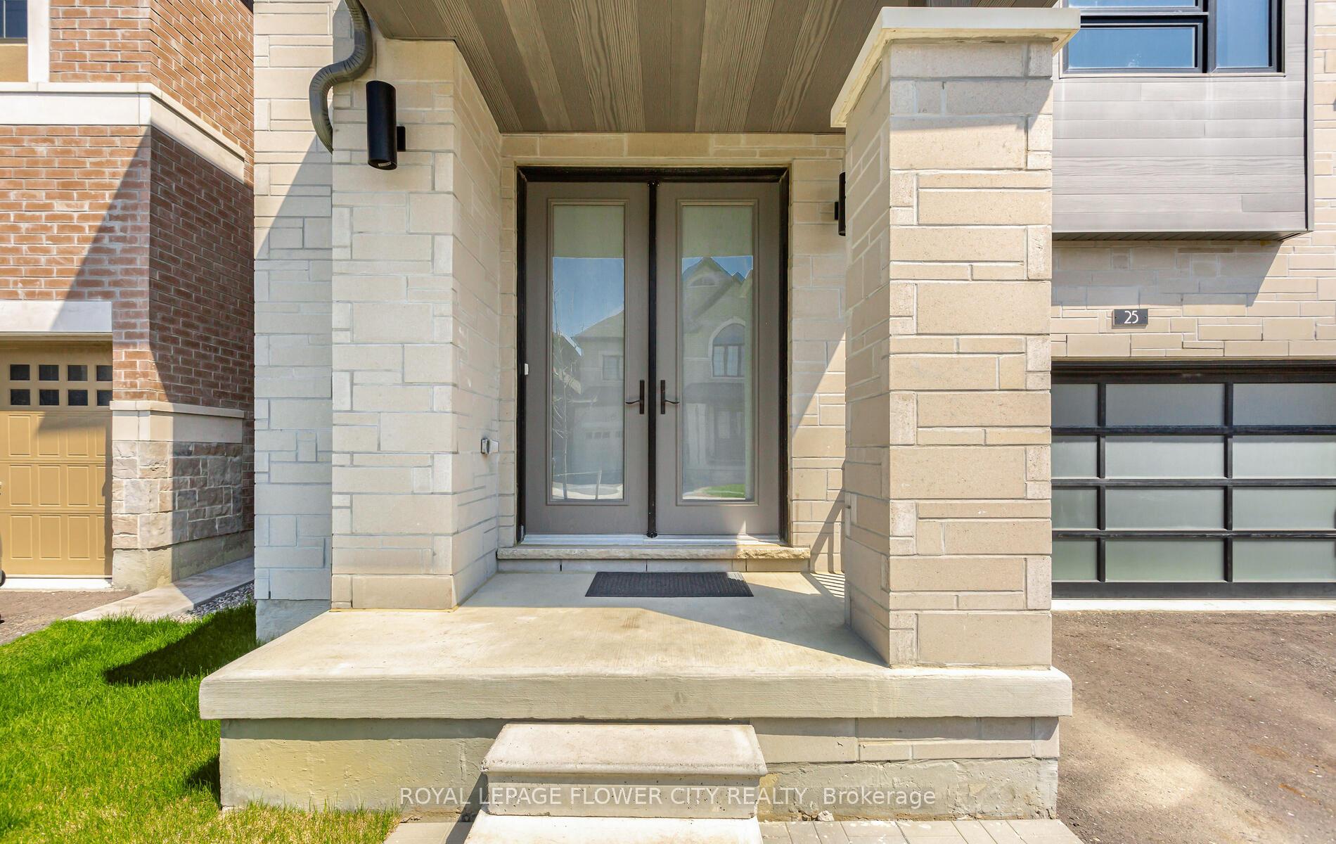 Photo 9 of 25 Icon Street, Brampton, Sandringham-Wellington North — HOMEH