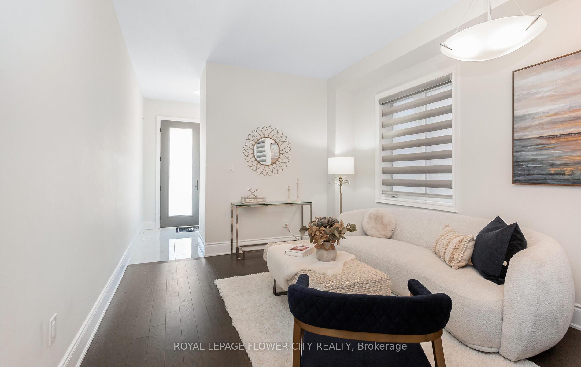 Photo 8 of 25 Icon Street, Brampton, Sandringham-Wellington North — HOMEH