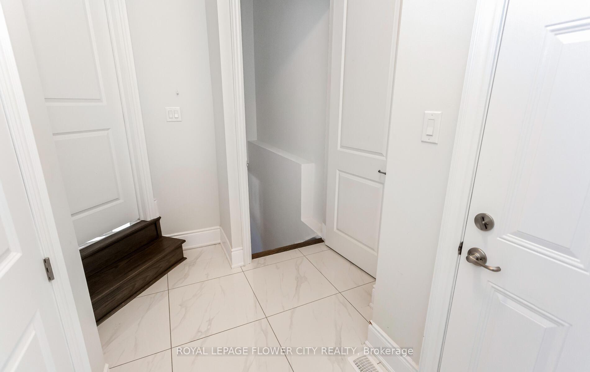 Photo 12 of 25 Icon Street, Brampton, Sandringham-Wellington North — HOMEH