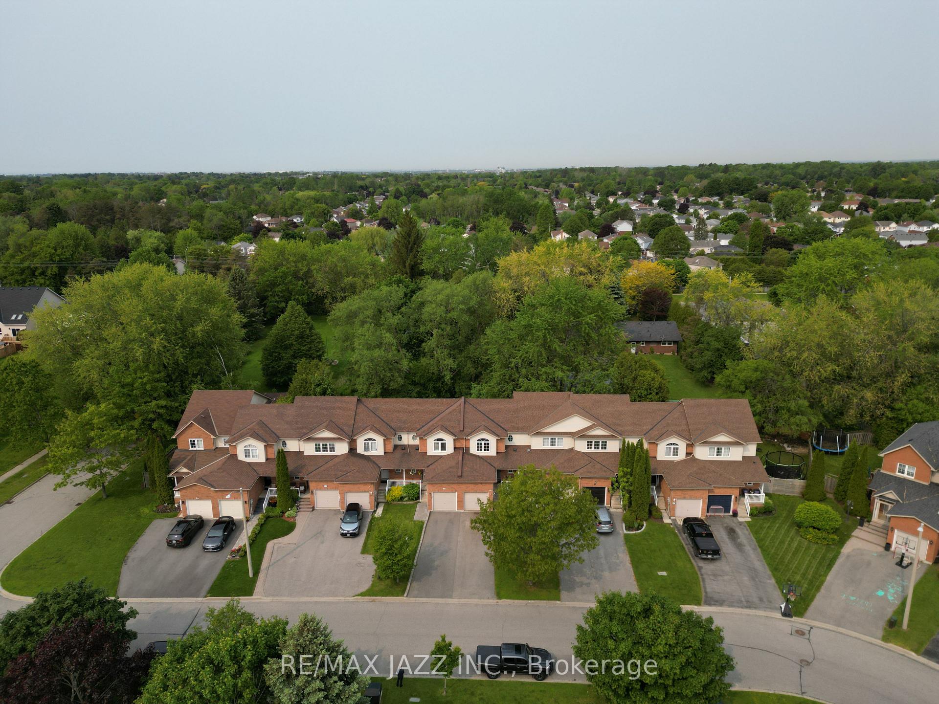 Photo 6 of 88 Richfield Square, Clarington, Courtice — HOMEH