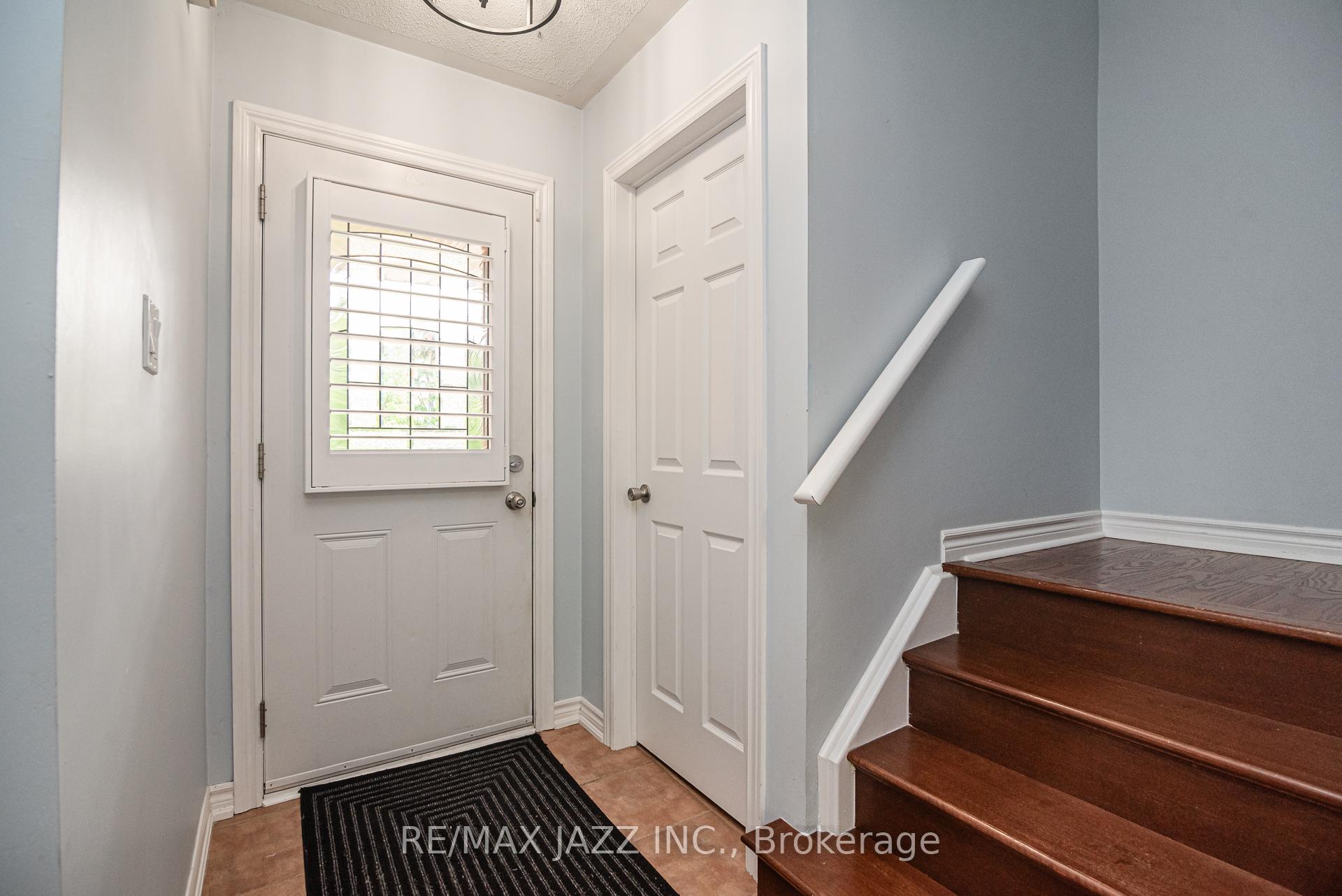 Photo 3 of 88 Richfield Square, Clarington, Courtice — HOMEH