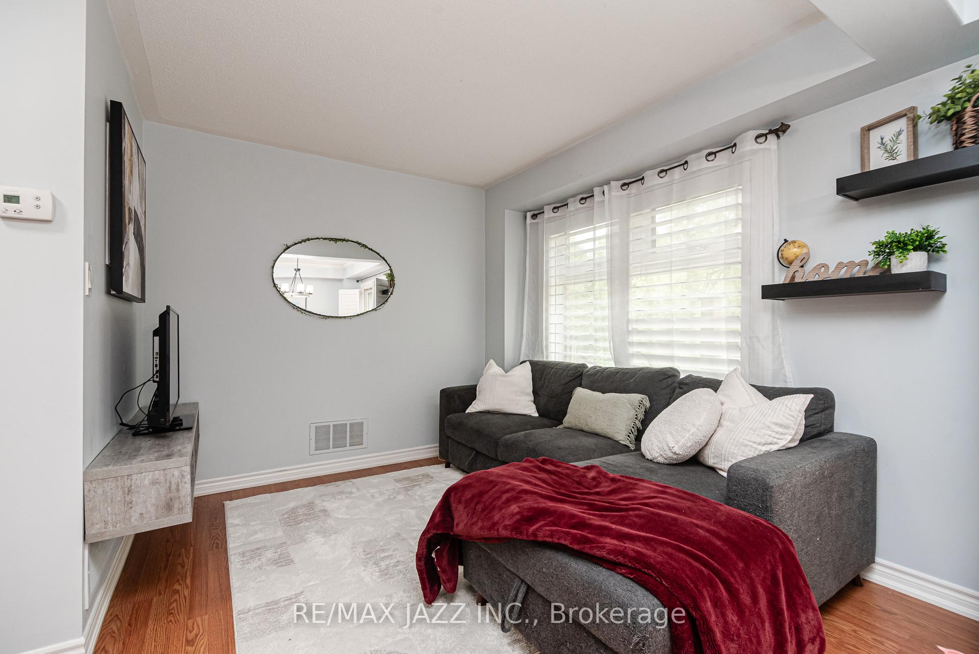 Photo 7 of 88 Richfield Square, Clarington, Courtice — HOMEH