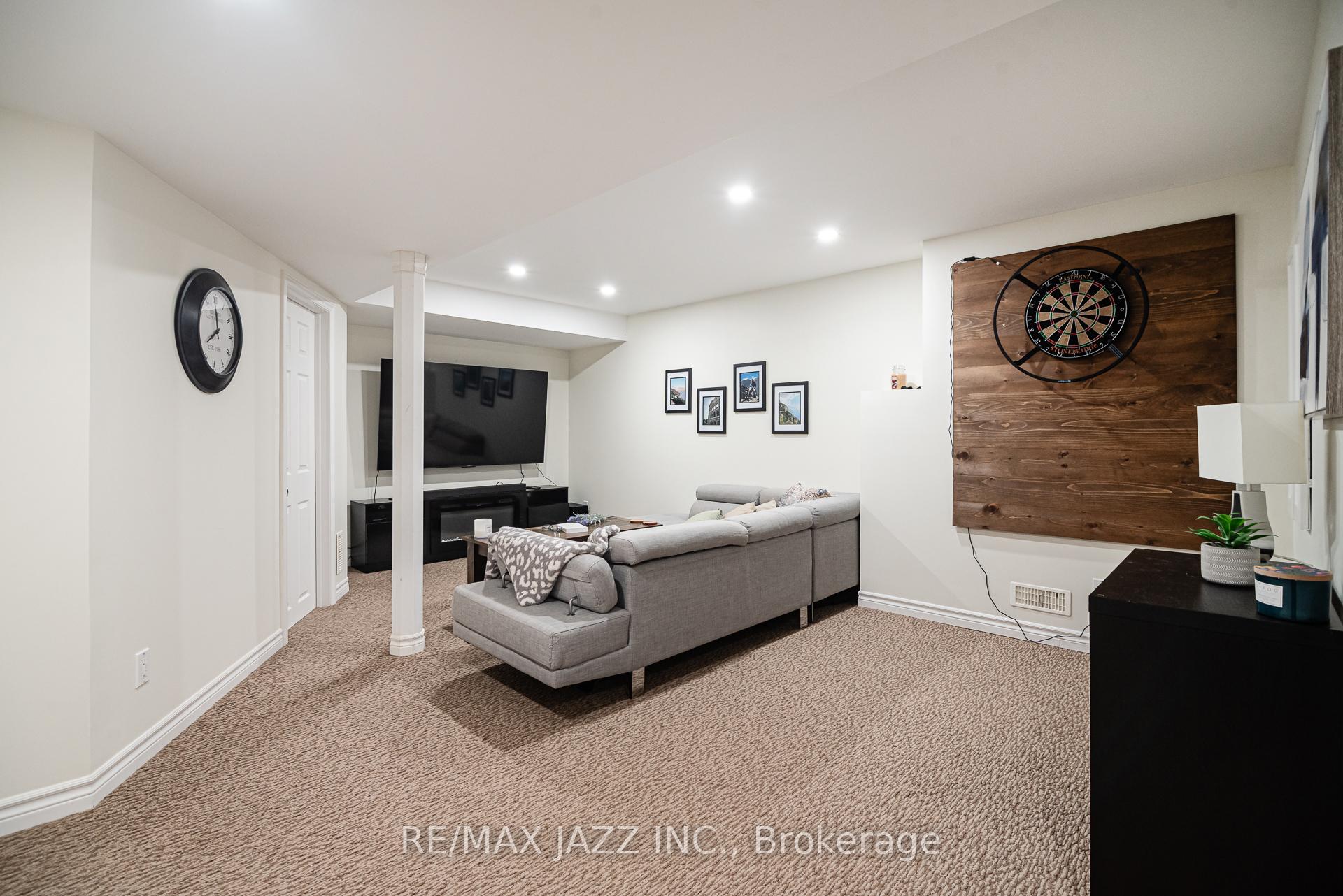 Photo 2 of 88 Richfield Square, Clarington, Courtice — HOMEH