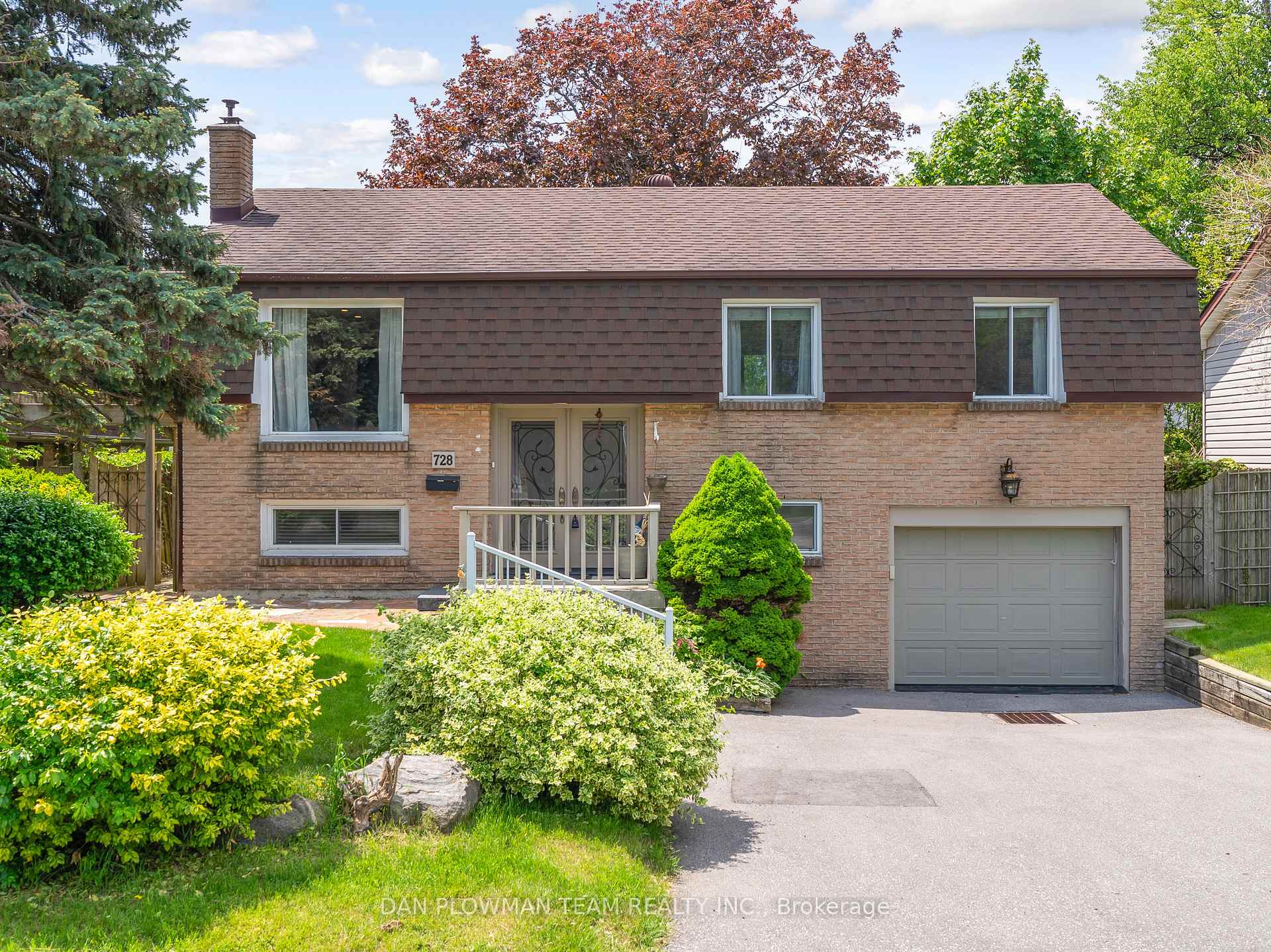 Front of 728 Pickering Beach Road