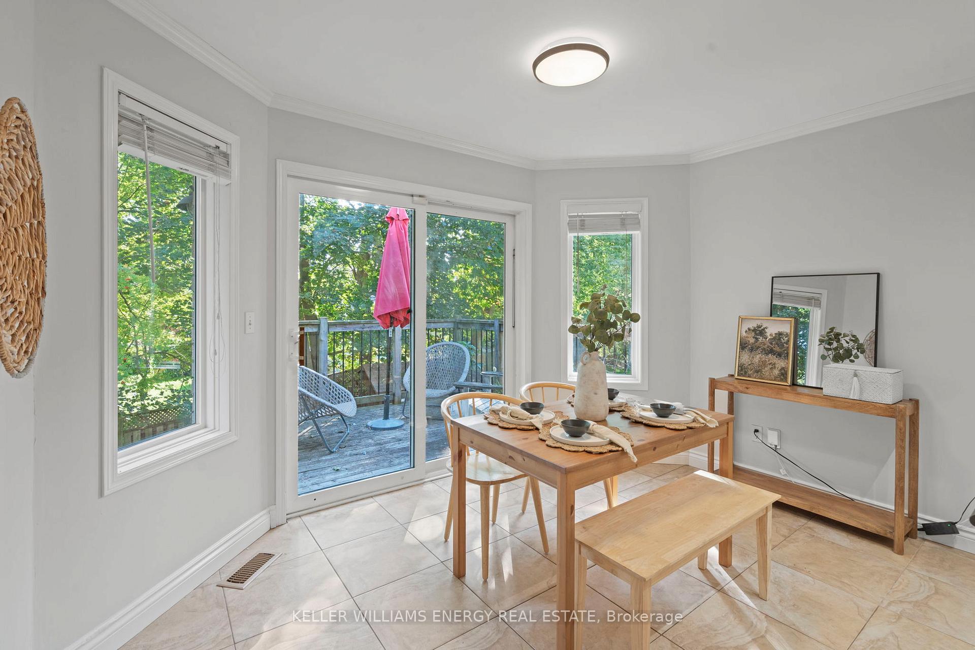 Photo 2 of 19 Sawmill Court, Clarington, Bowmanville — HOMEH