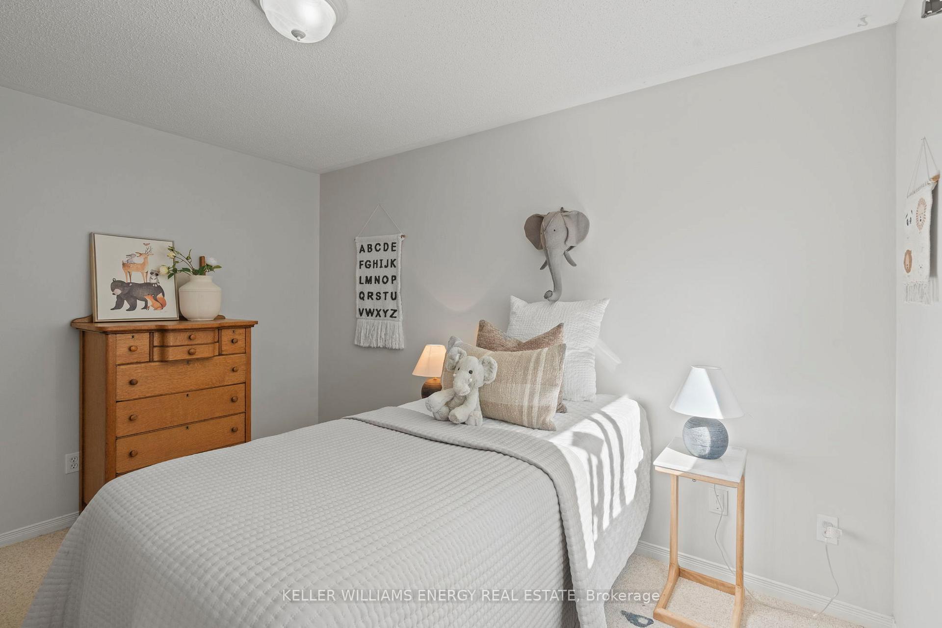 Photo 14 of 19 Sawmill Court, Clarington, Bowmanville — HOMEH