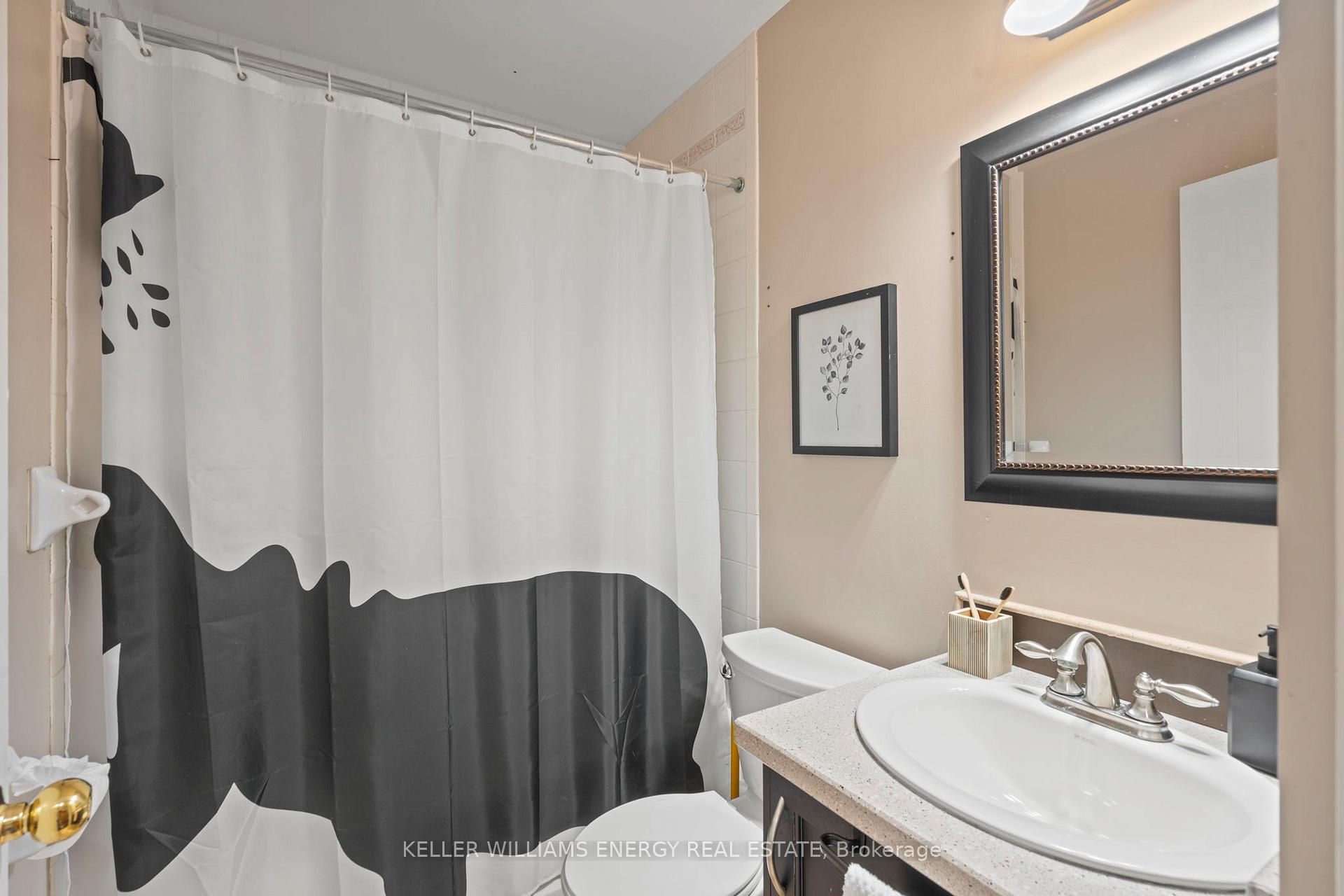 Photo 17 of 19 Sawmill Court, Clarington, Bowmanville — HOMEH