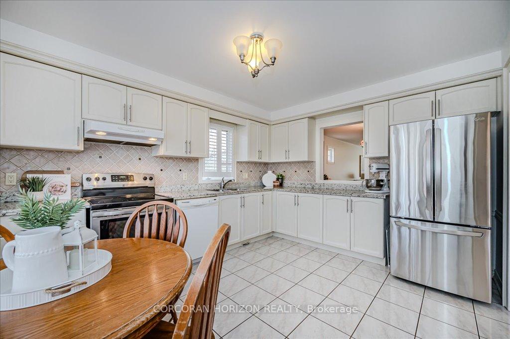 Photo 4 of 24 Griffith Drive, Grimsby, Grimsby East — HOMEH