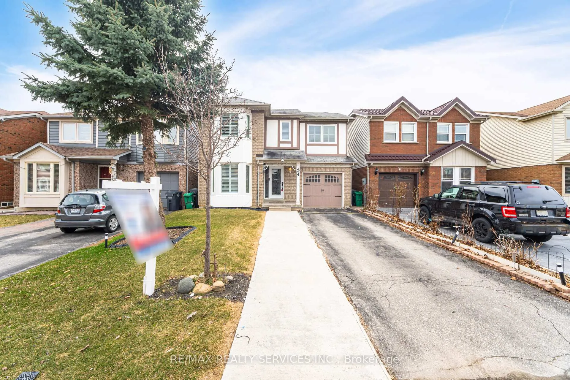 Photo 2 of 34 Chipmunk Crescent, Brampton, Sandringham-Wellington — HOMEH