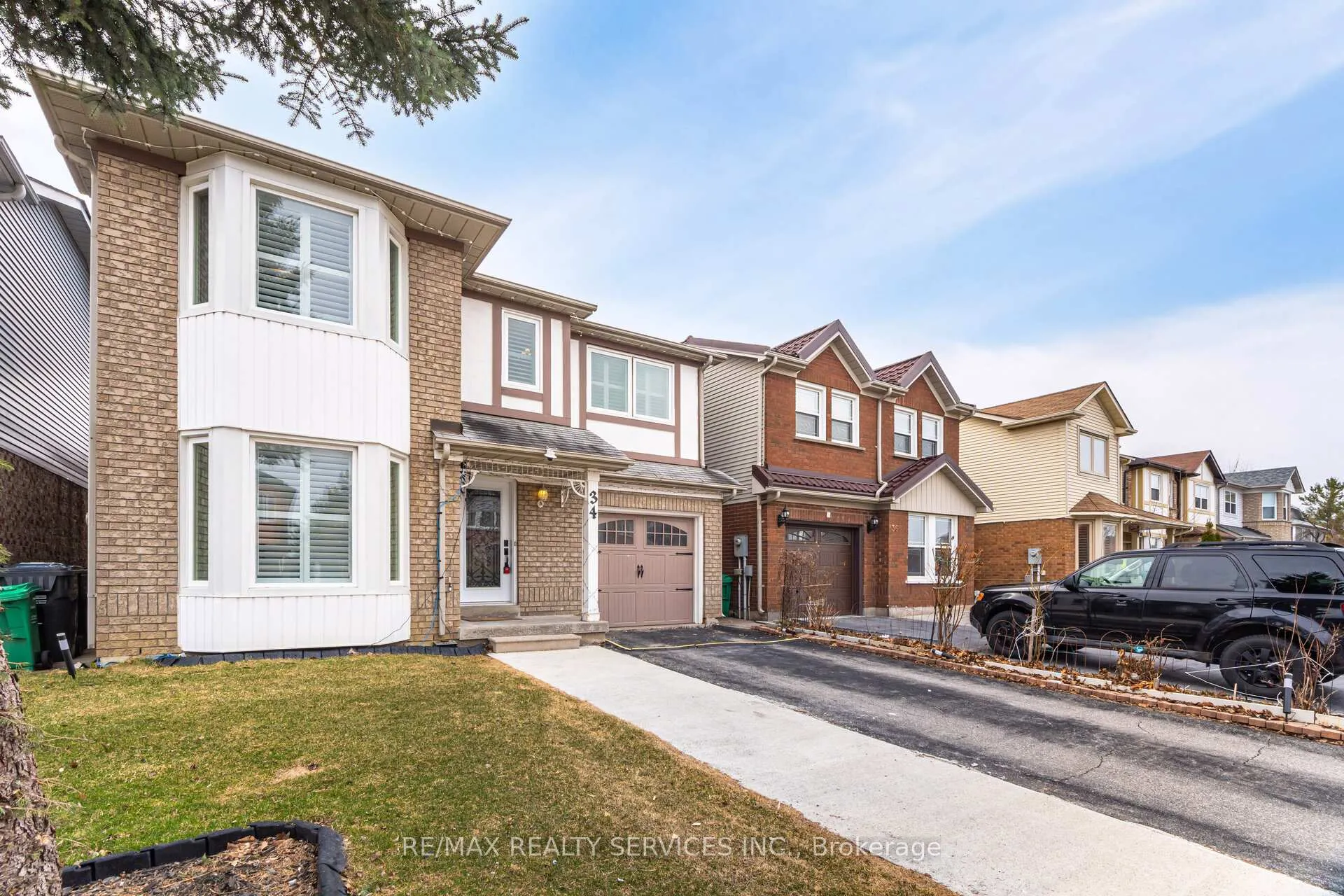 Photo 3 of 34 Chipmunk Crescent, Brampton, Sandringham-Wellington — HOMEH